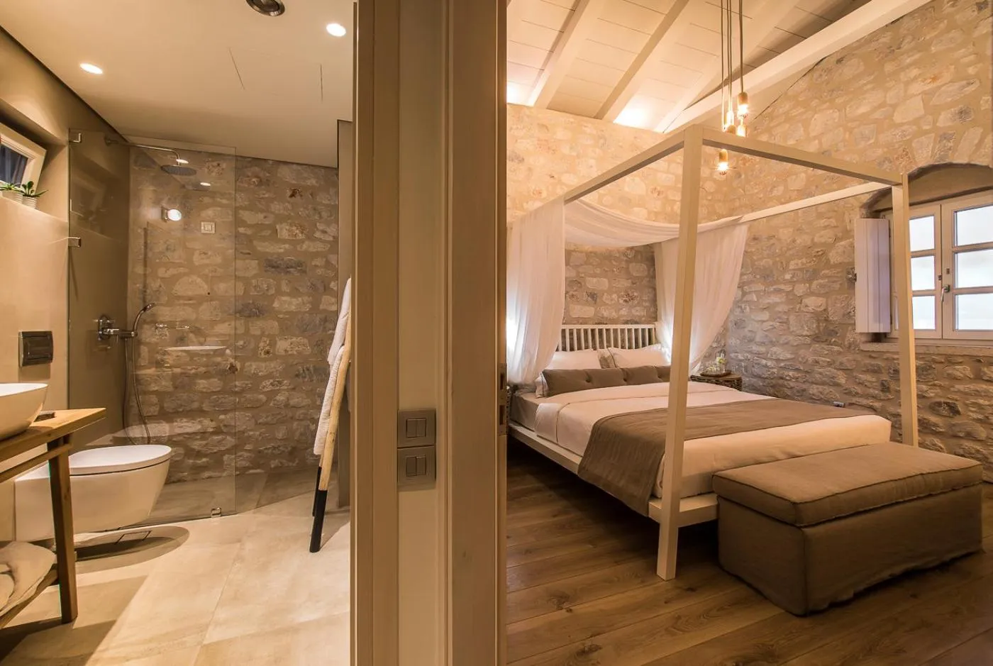 Bed in BASSA MAINA Villas & Suites