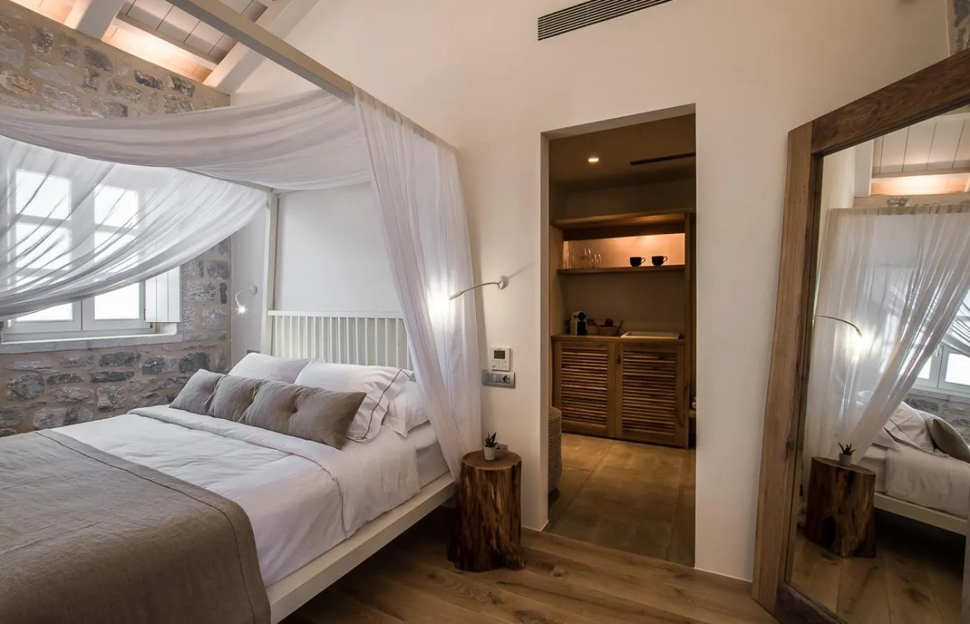 Bed in BASSA MAINA Villas & Suites