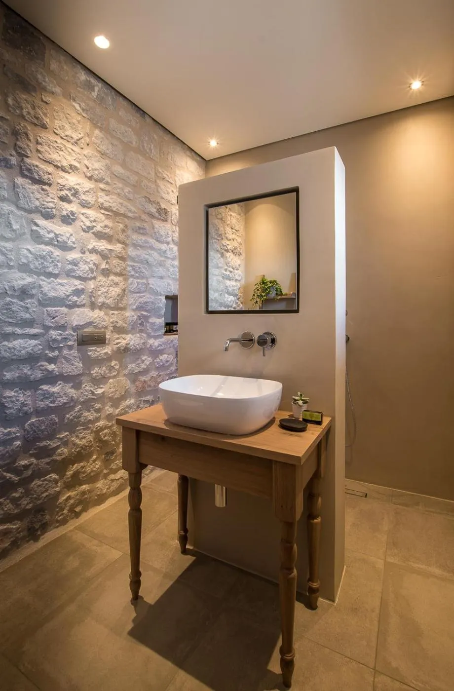 BASSA MAINA Villas & Suites