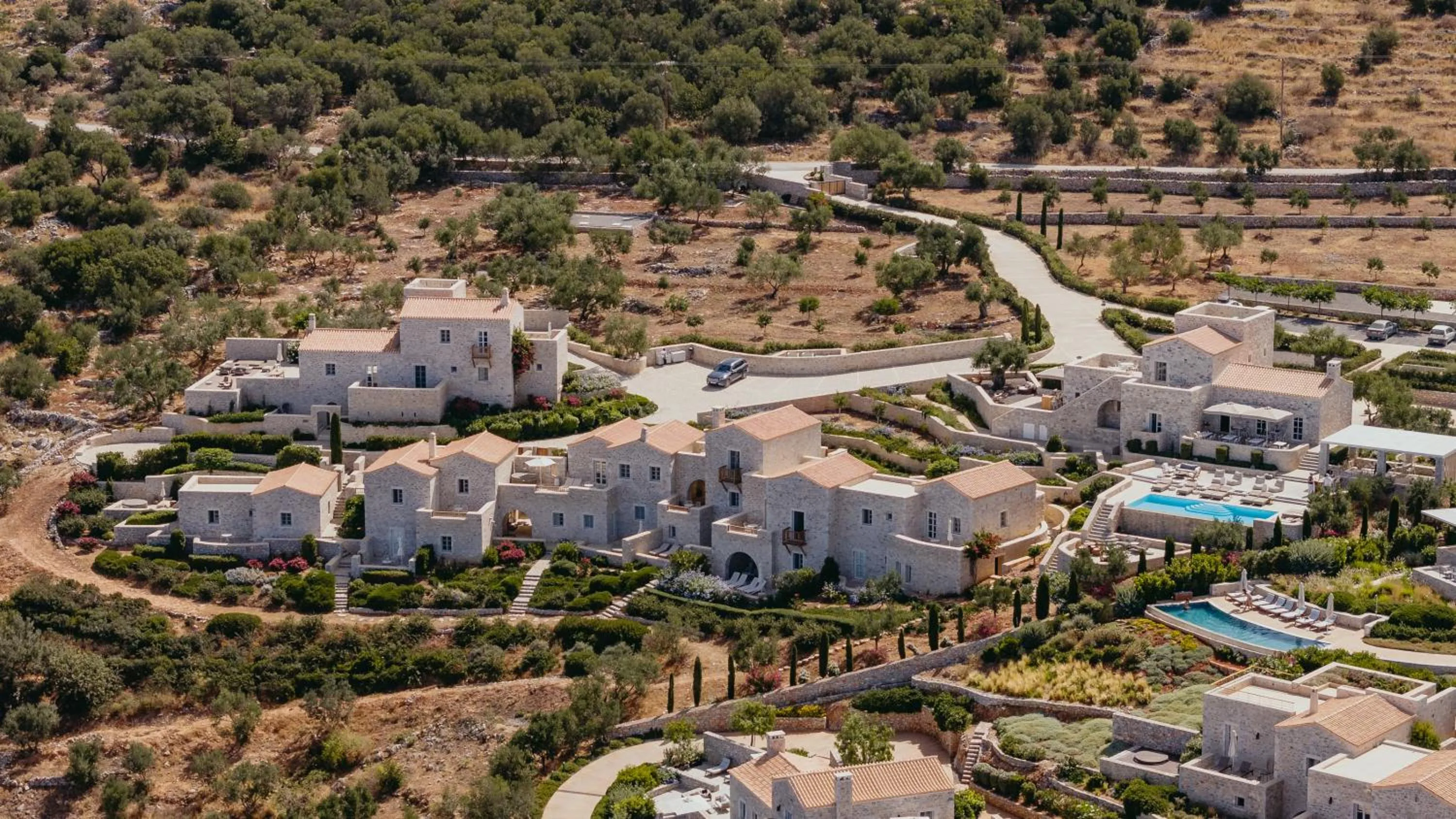 BASSA MAINA Villas & Suites