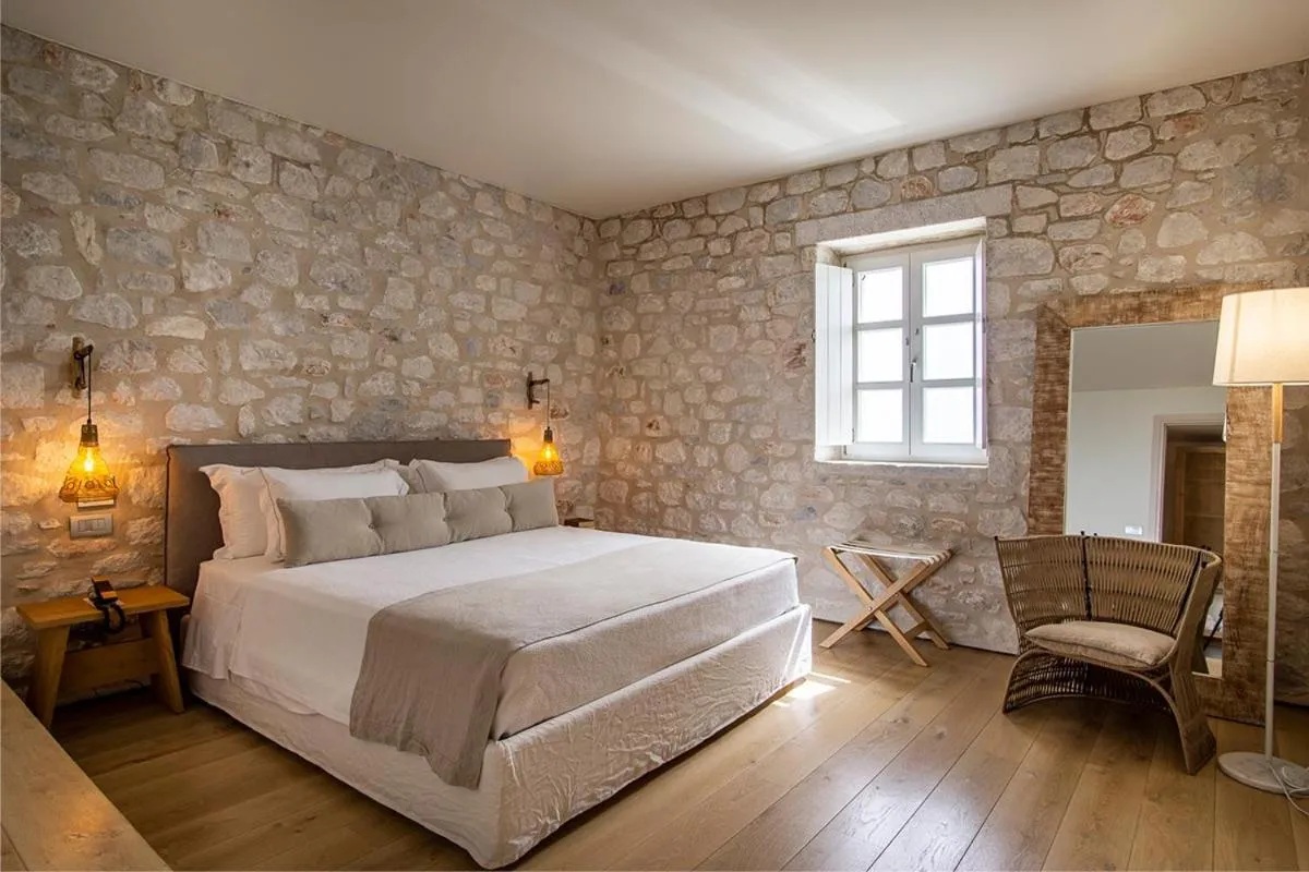 Bed in BASSA MAINA Villas & Suites