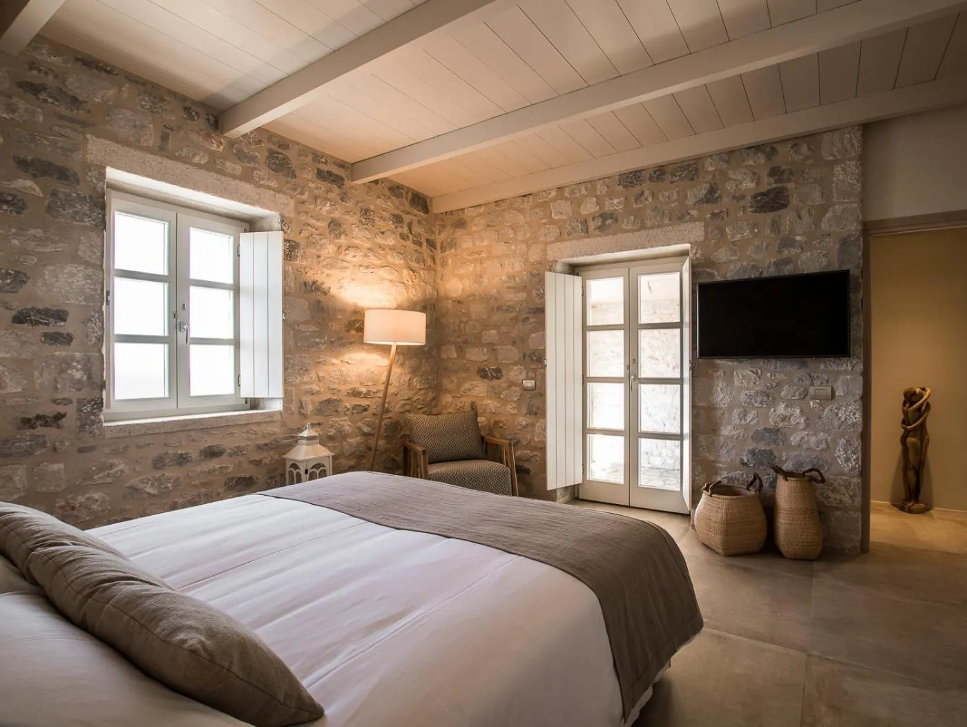 Bed in BASSA MAINA Villas & Suites