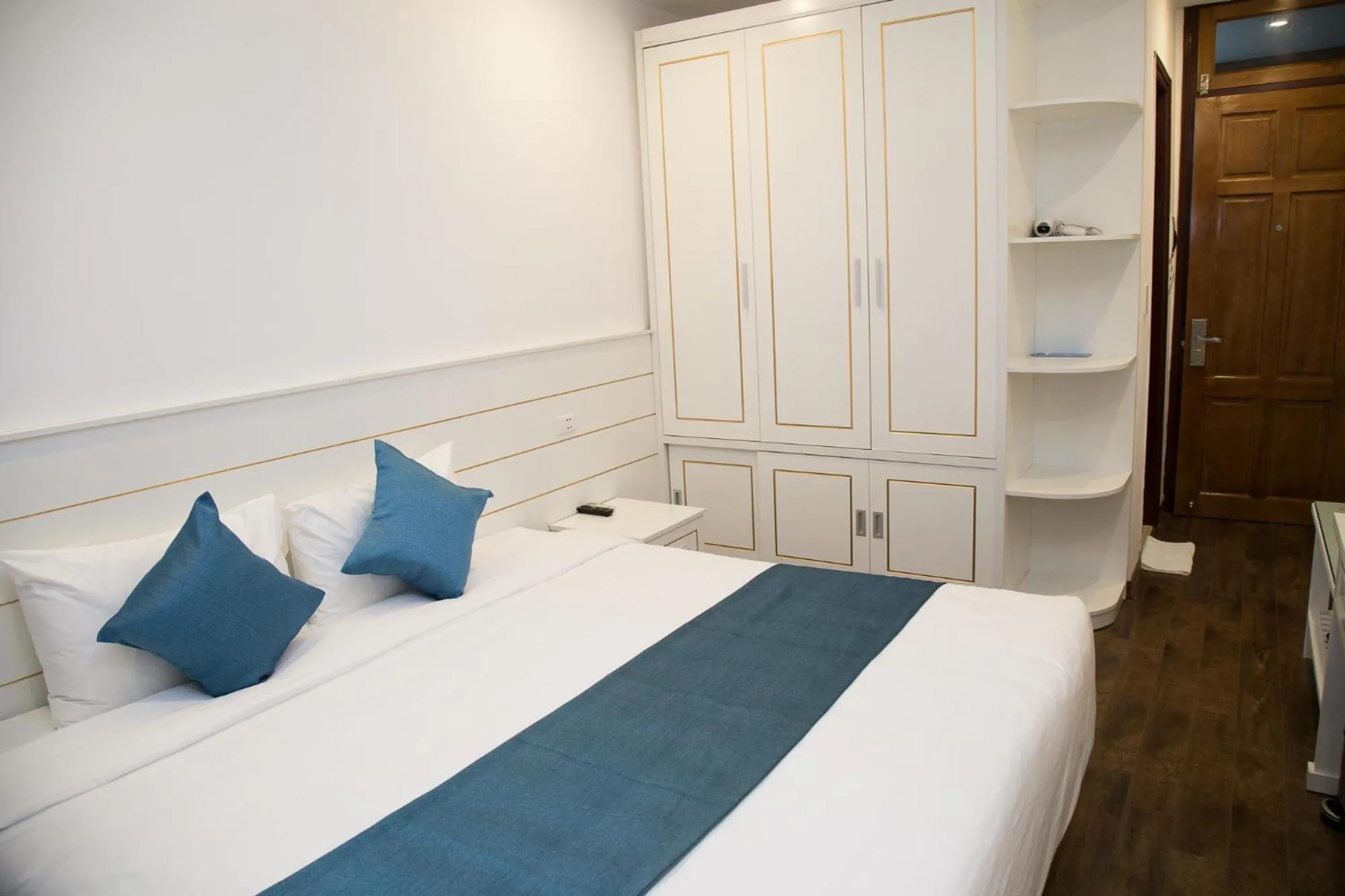 Photo of the whole room, Bed in Windsor Hotel Son La