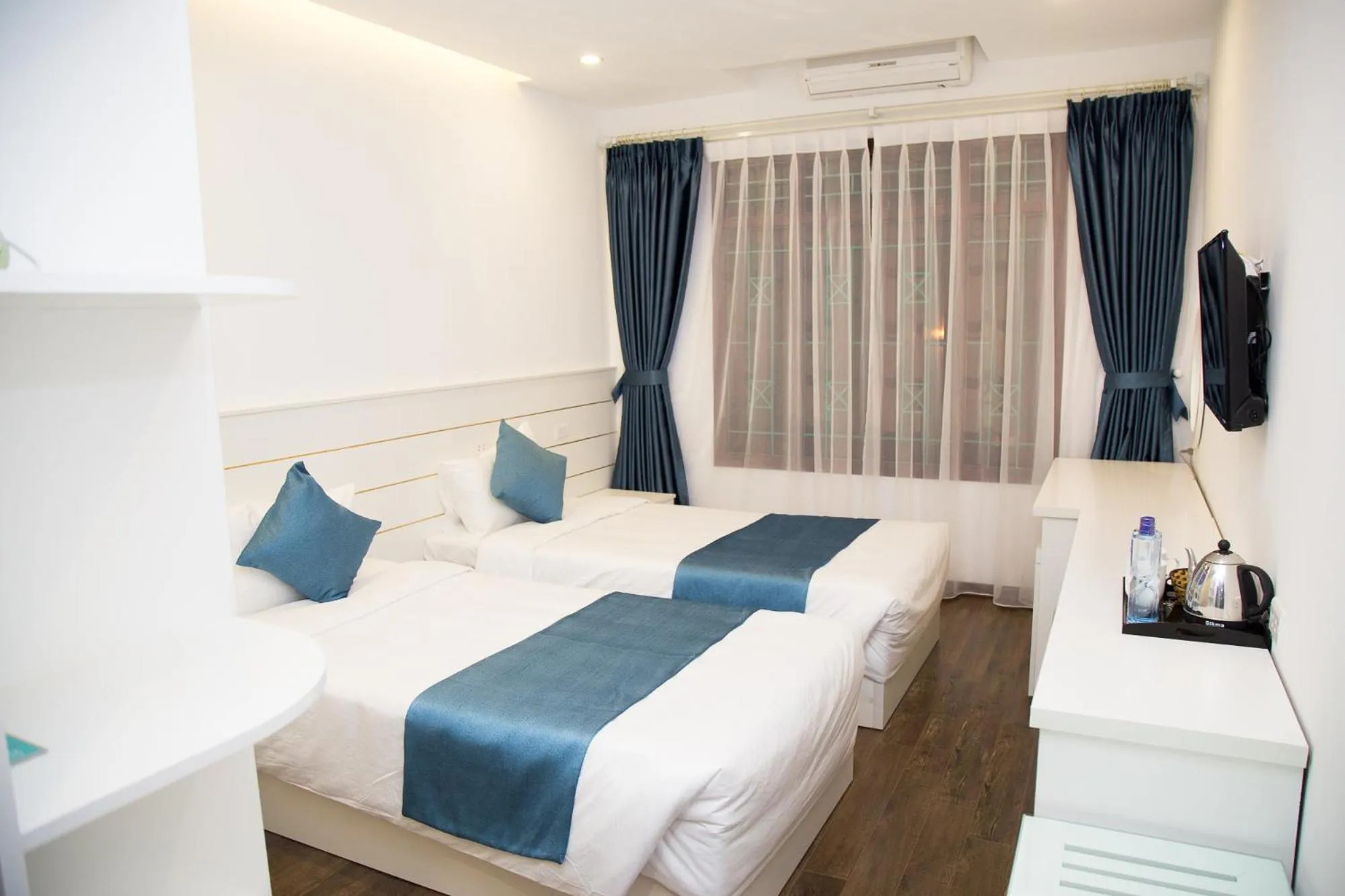 Photo of the whole room, Bed in Windsor Hotel Son La