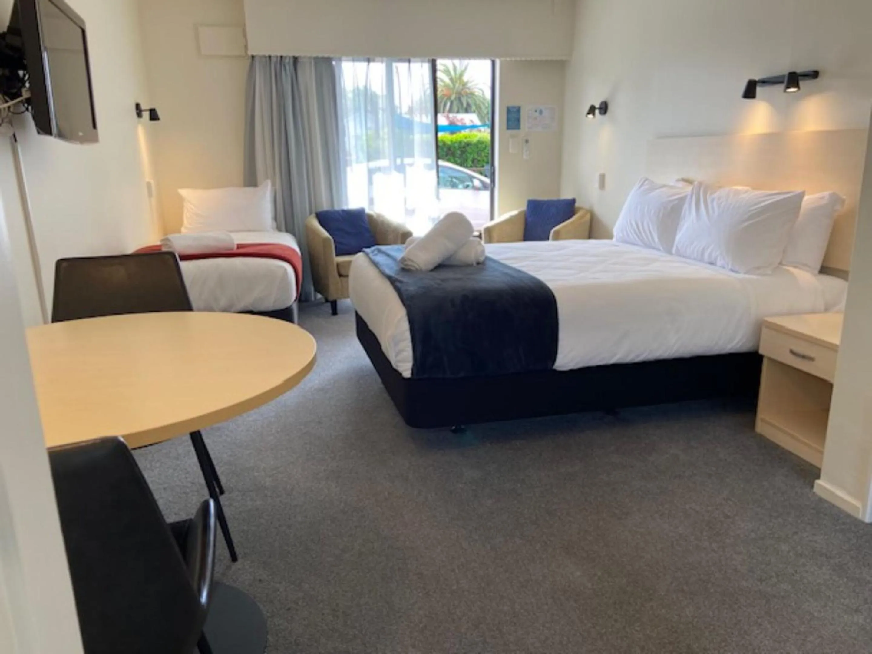 Bed in Balmoral Motel