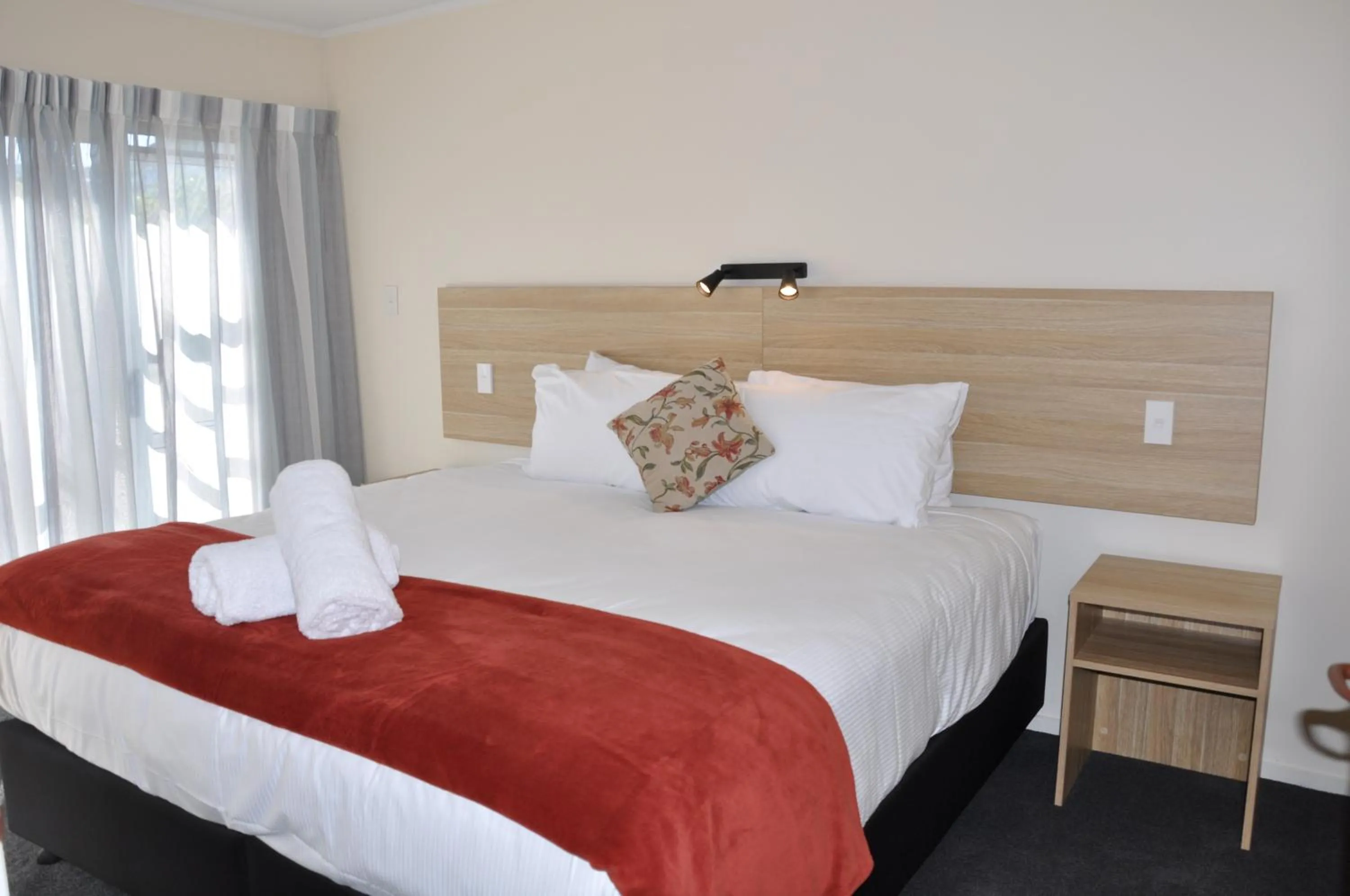 Bed in Balmoral Motel