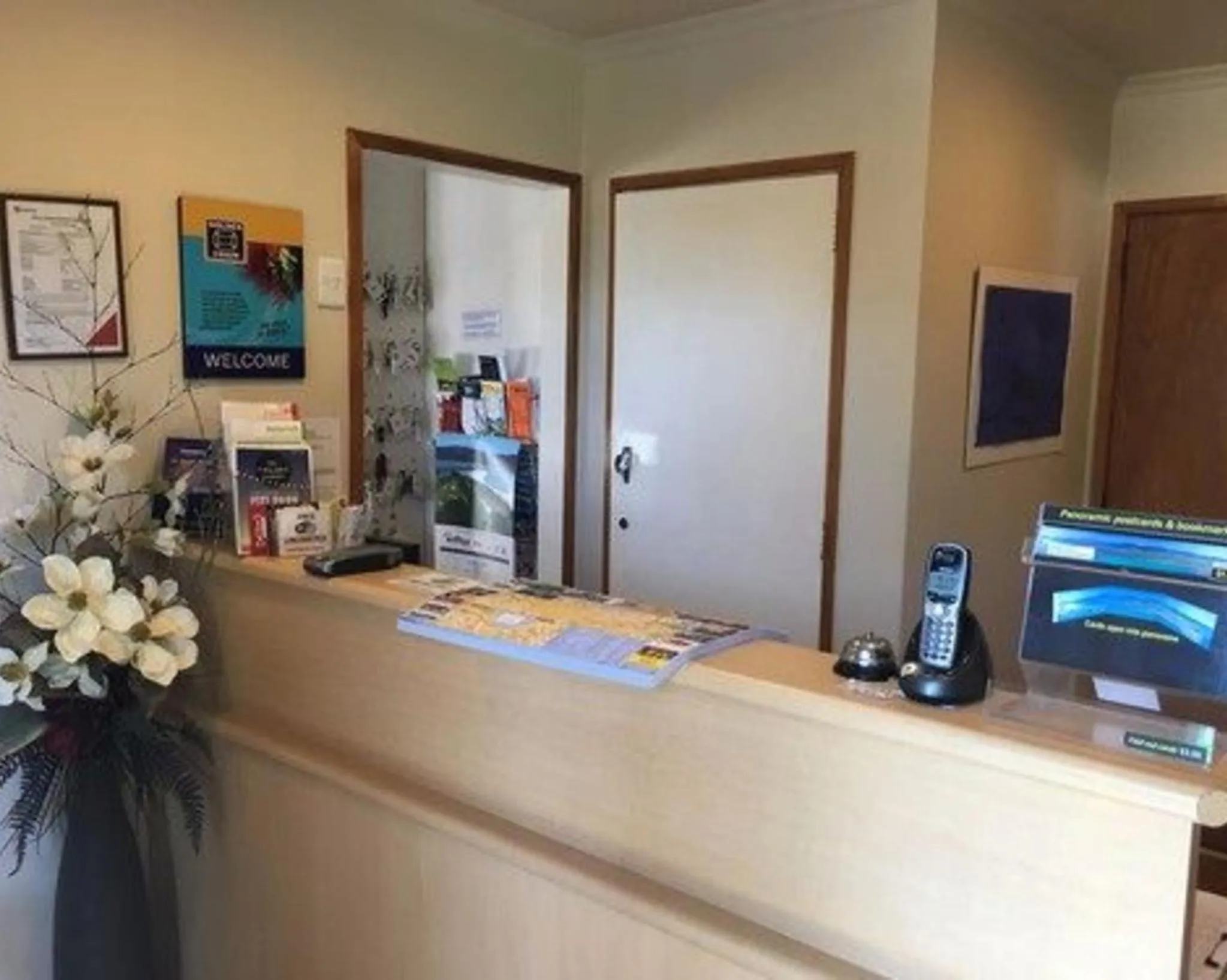 Lobby or reception in Balmoral Motel