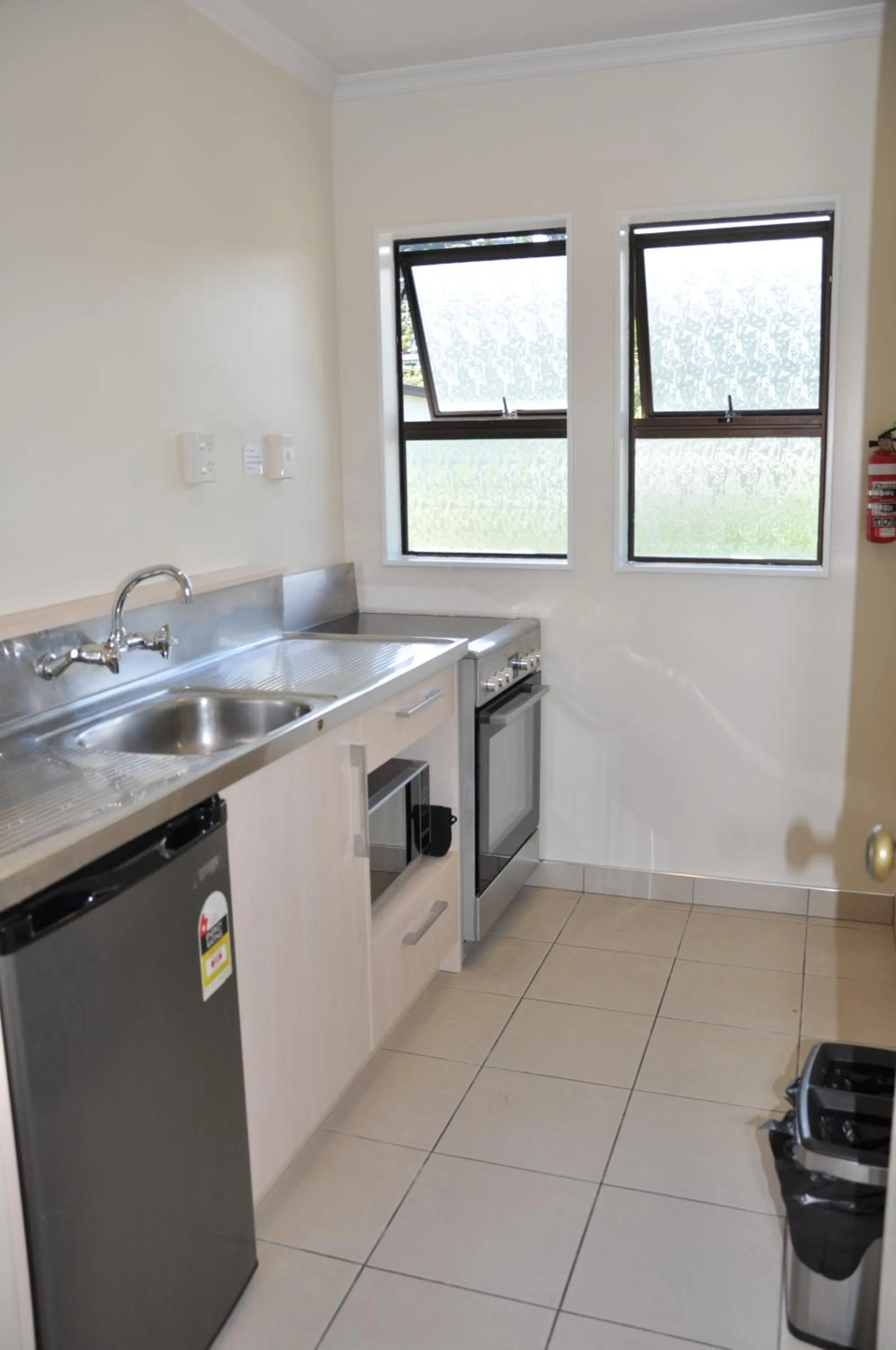 Kitchen or kitchenette in Balmoral Motel