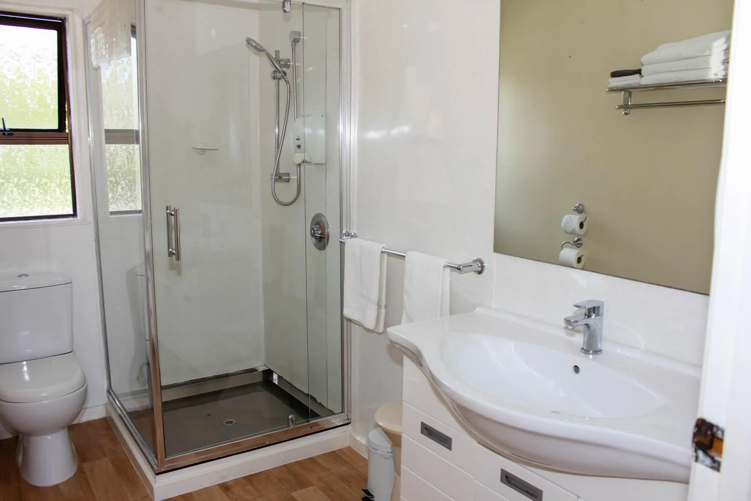 Shower in Balmoral Motel