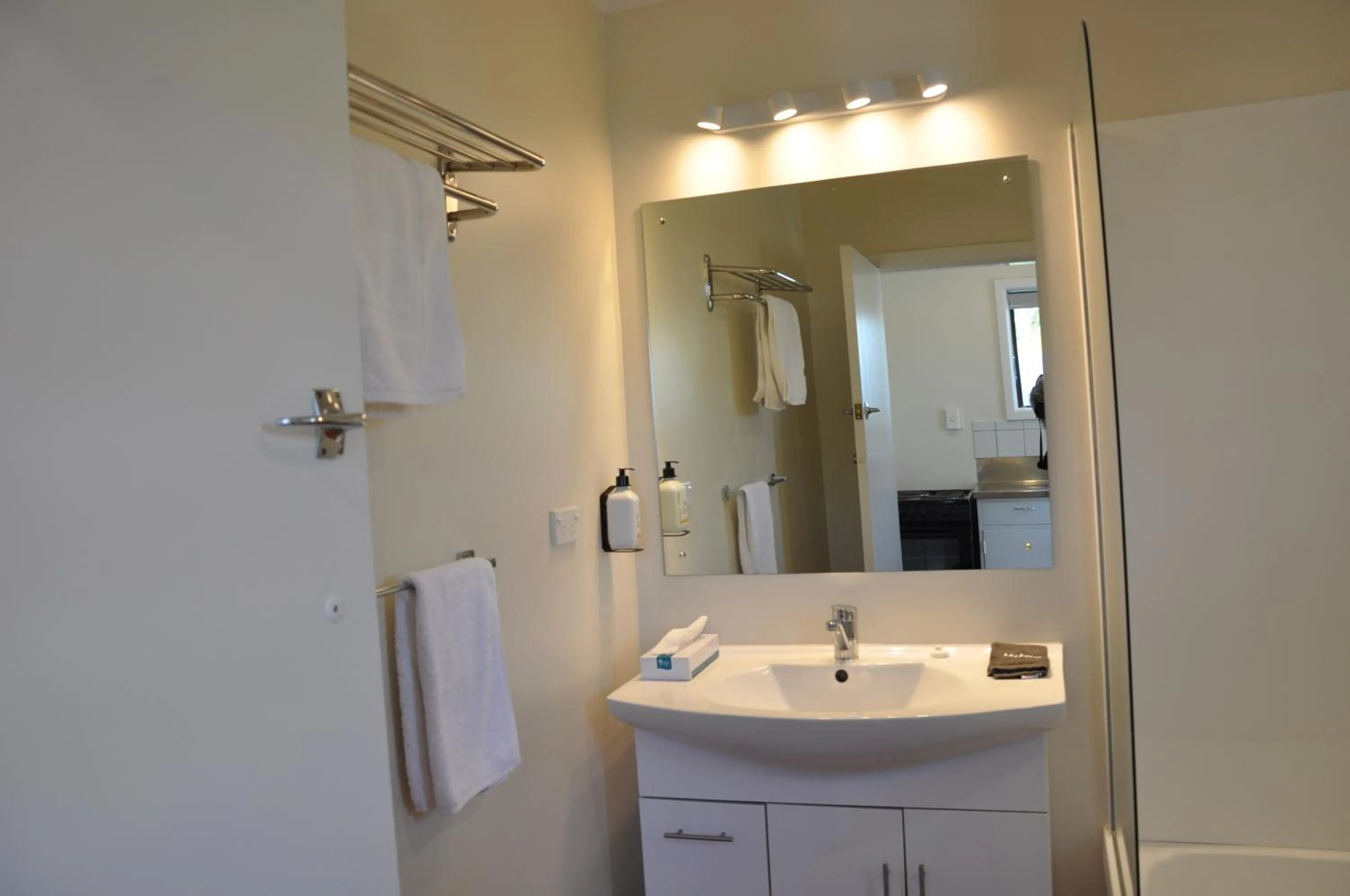 Bathroom in Balmoral Motel