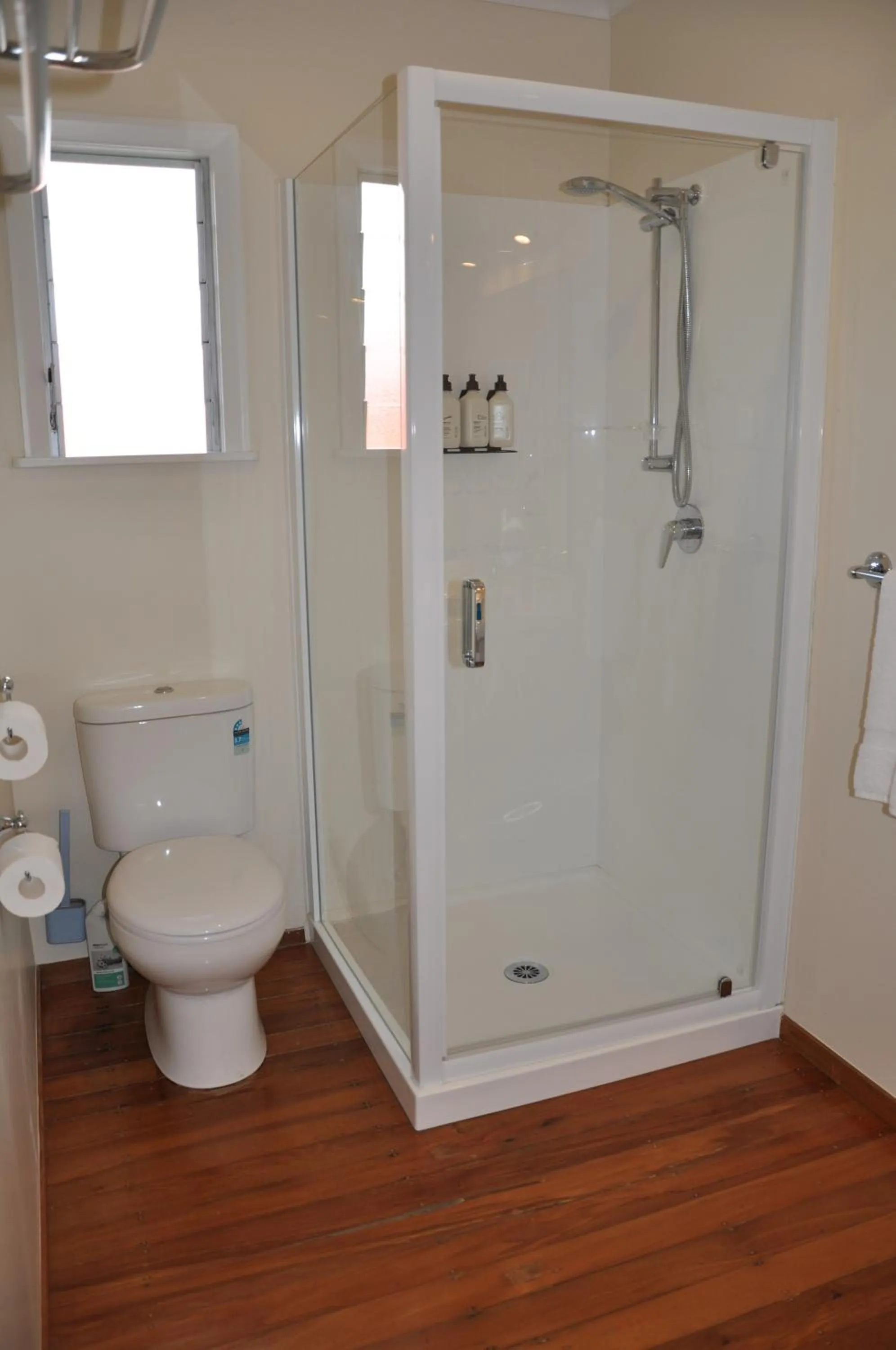 Shower in Balmoral Motel