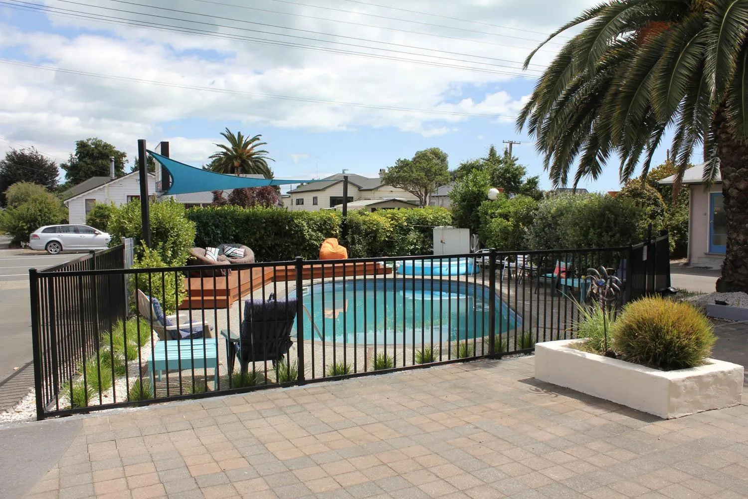 Swimming pool in Balmoral Motel