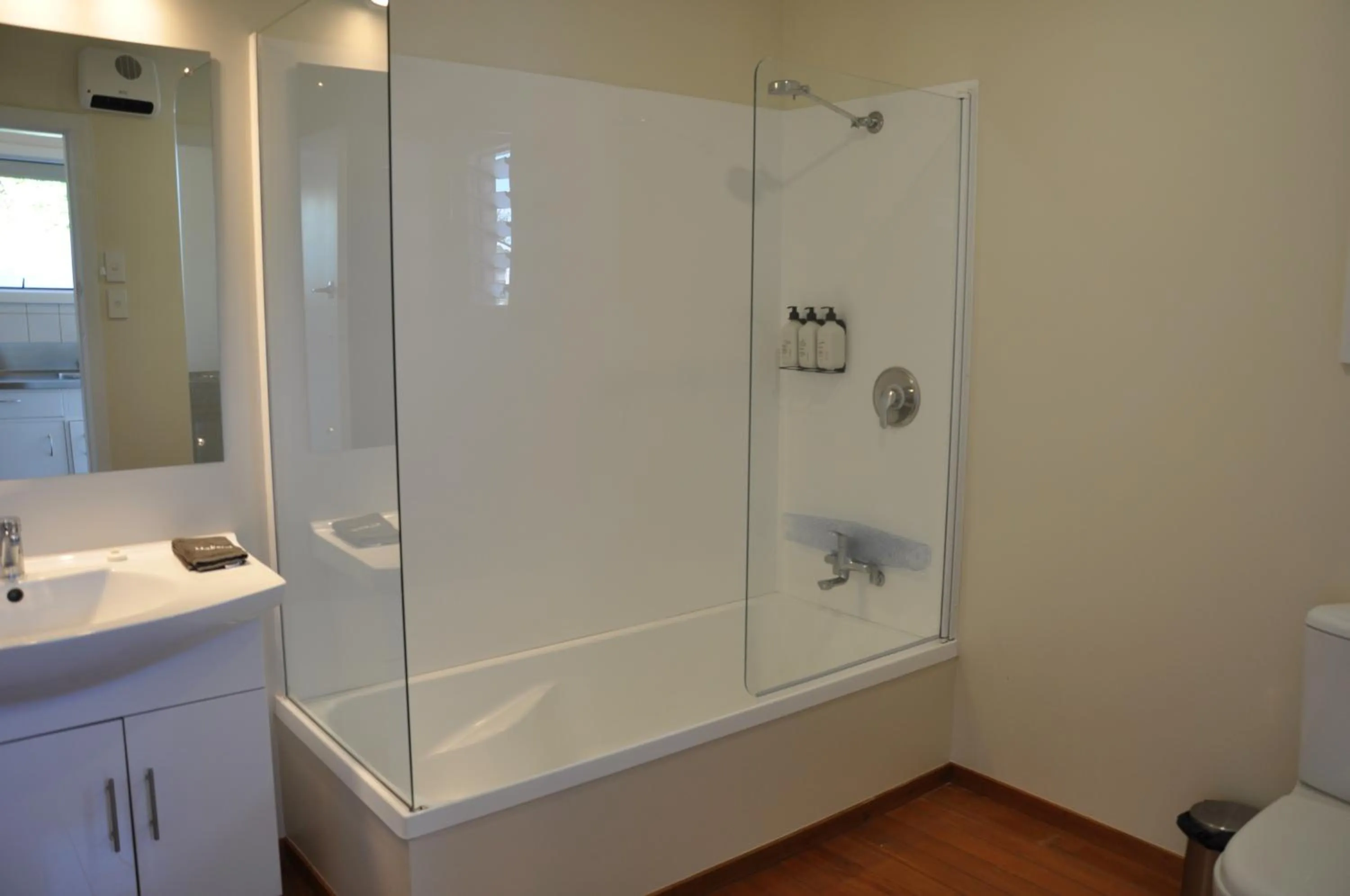 Bathroom in Balmoral Motel