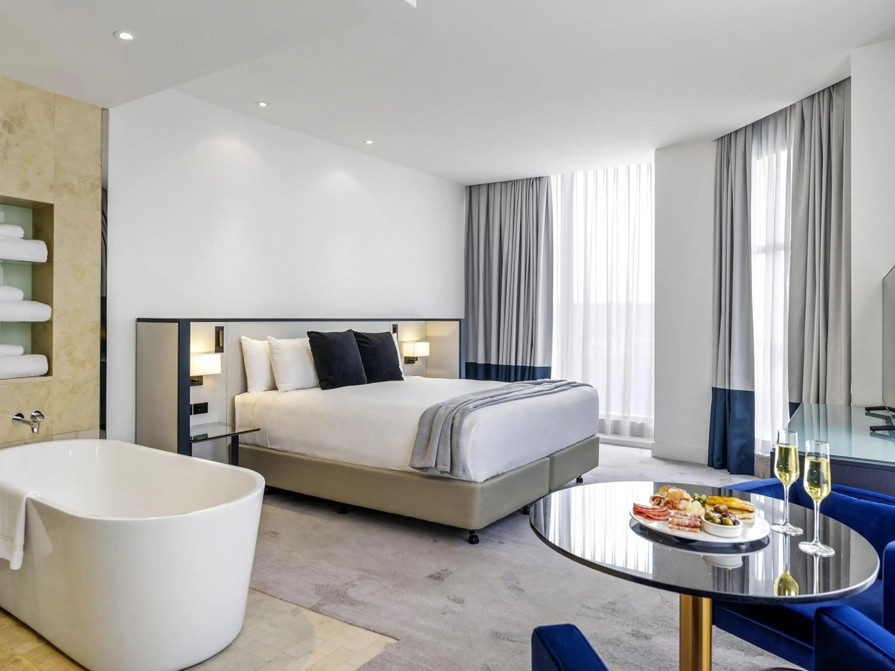 Bedroom, Bed in Peppers Waymouth Hotel