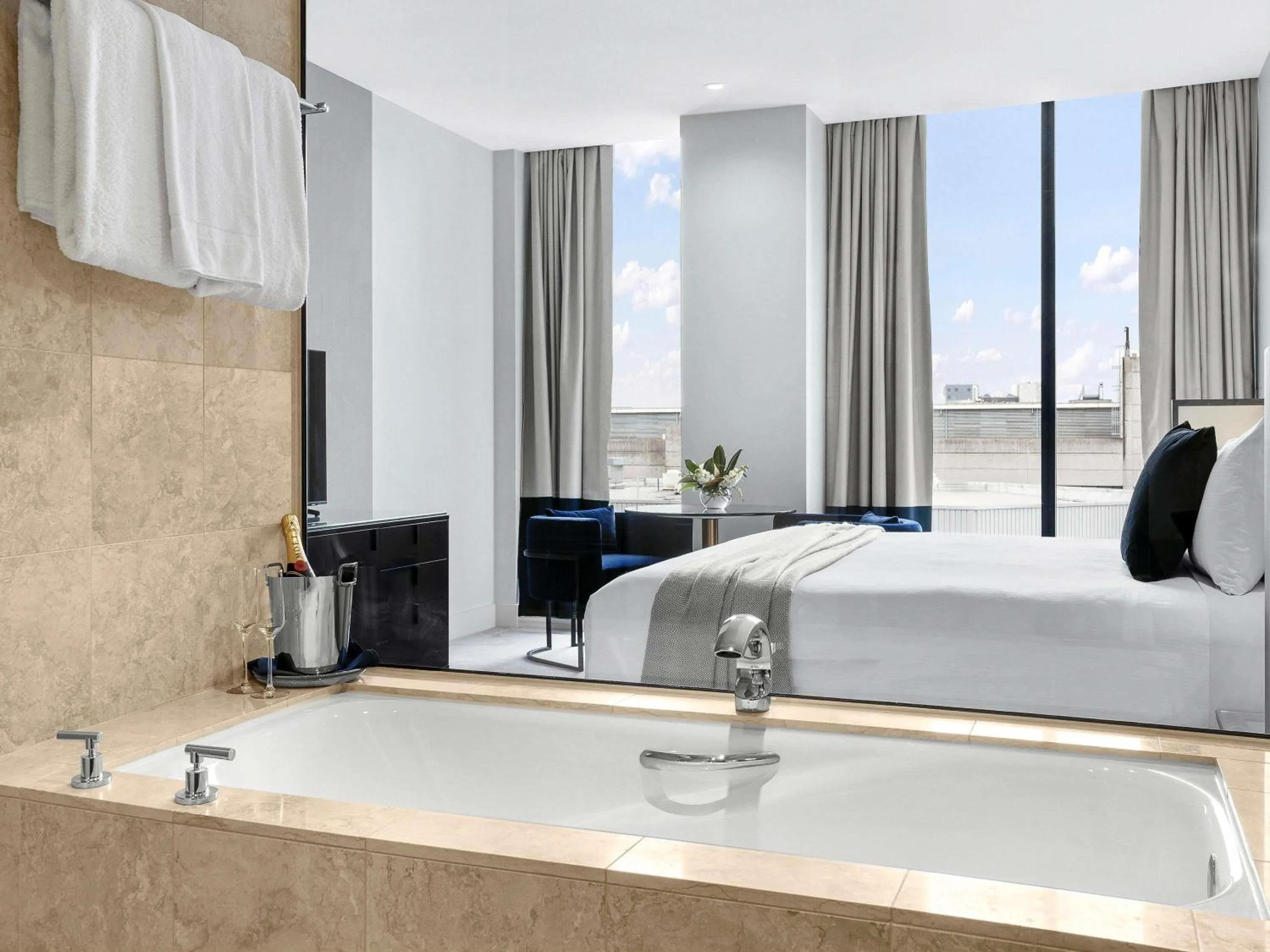 Bedroom, Bed in Peppers Waymouth Hotel