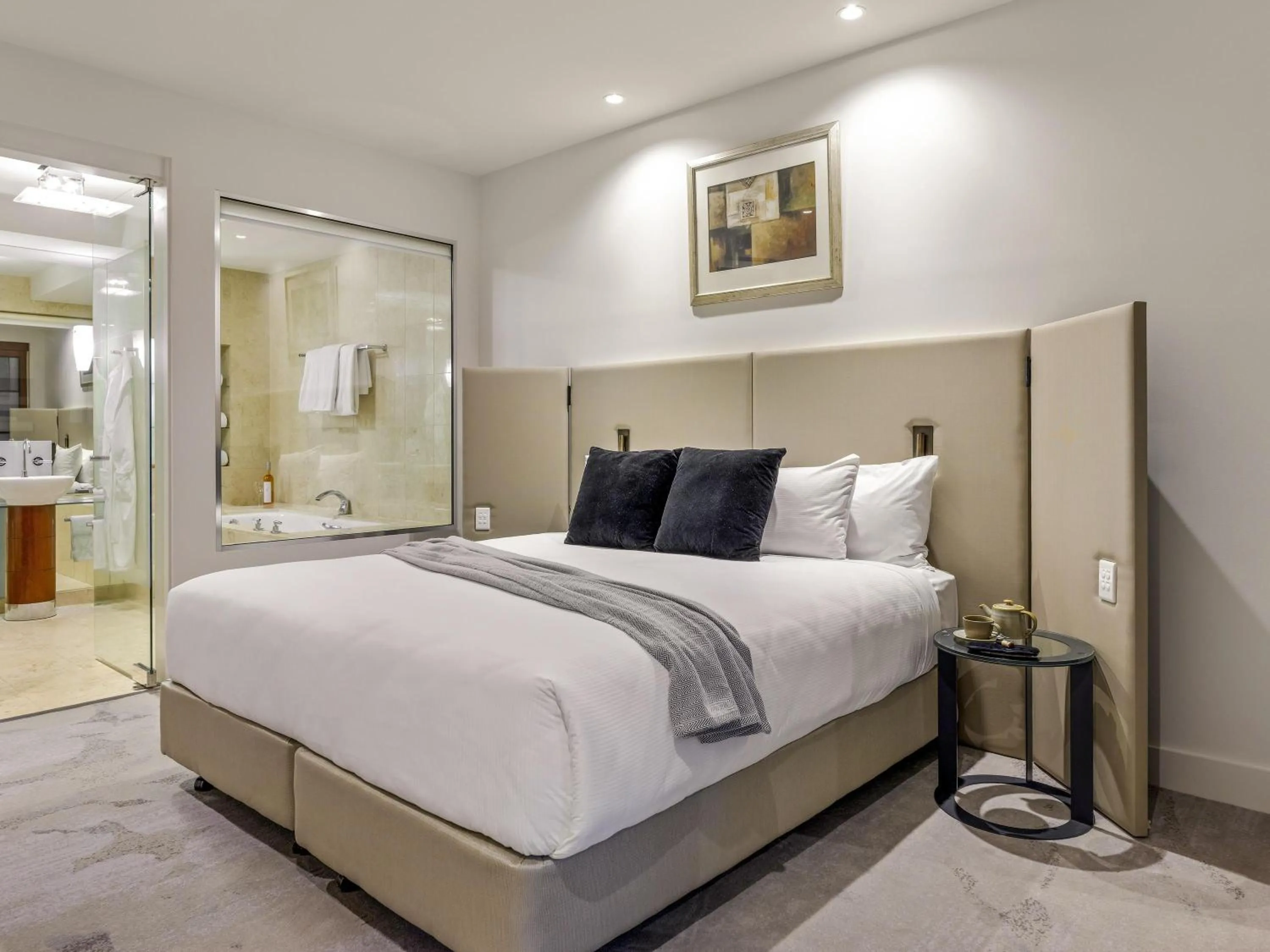 Bedroom, Bed in Peppers Waymouth Hotel