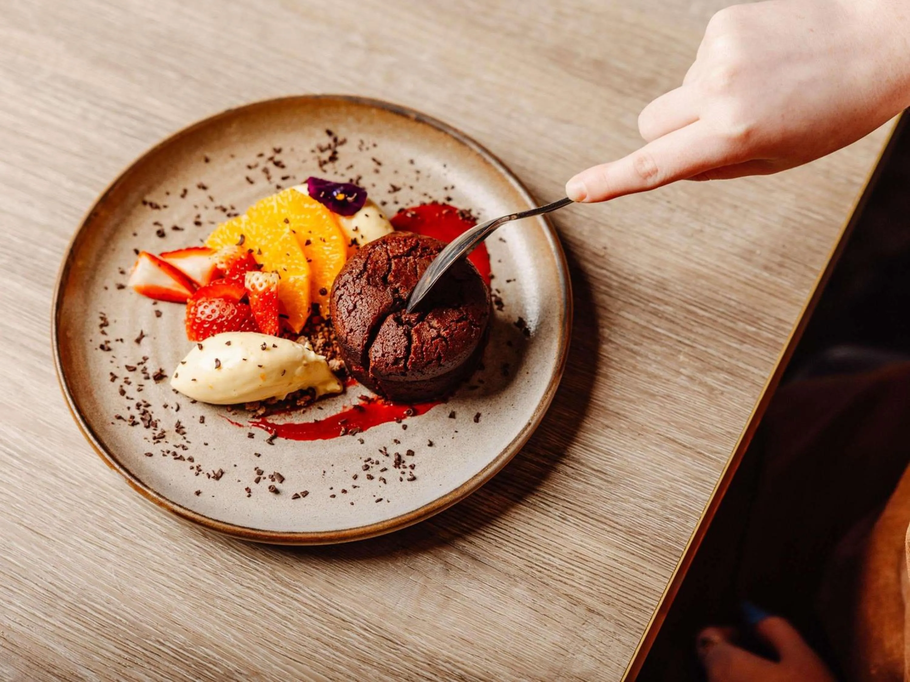 Restaurant/places to eat in Peppers Waymouth Hotel