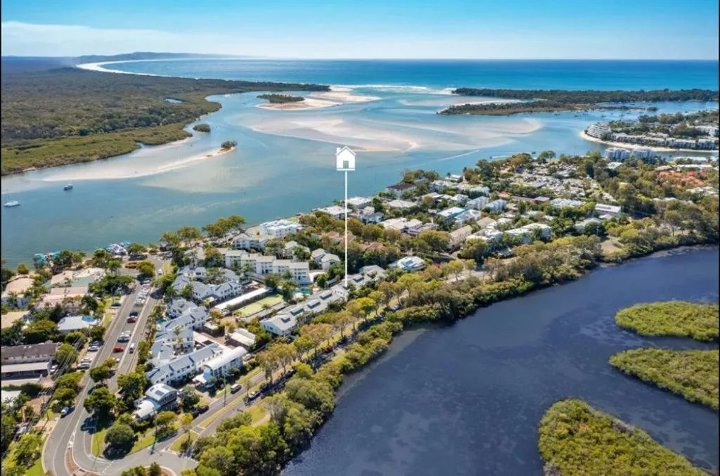 Neighbourhood in Noosa Keys Apartments