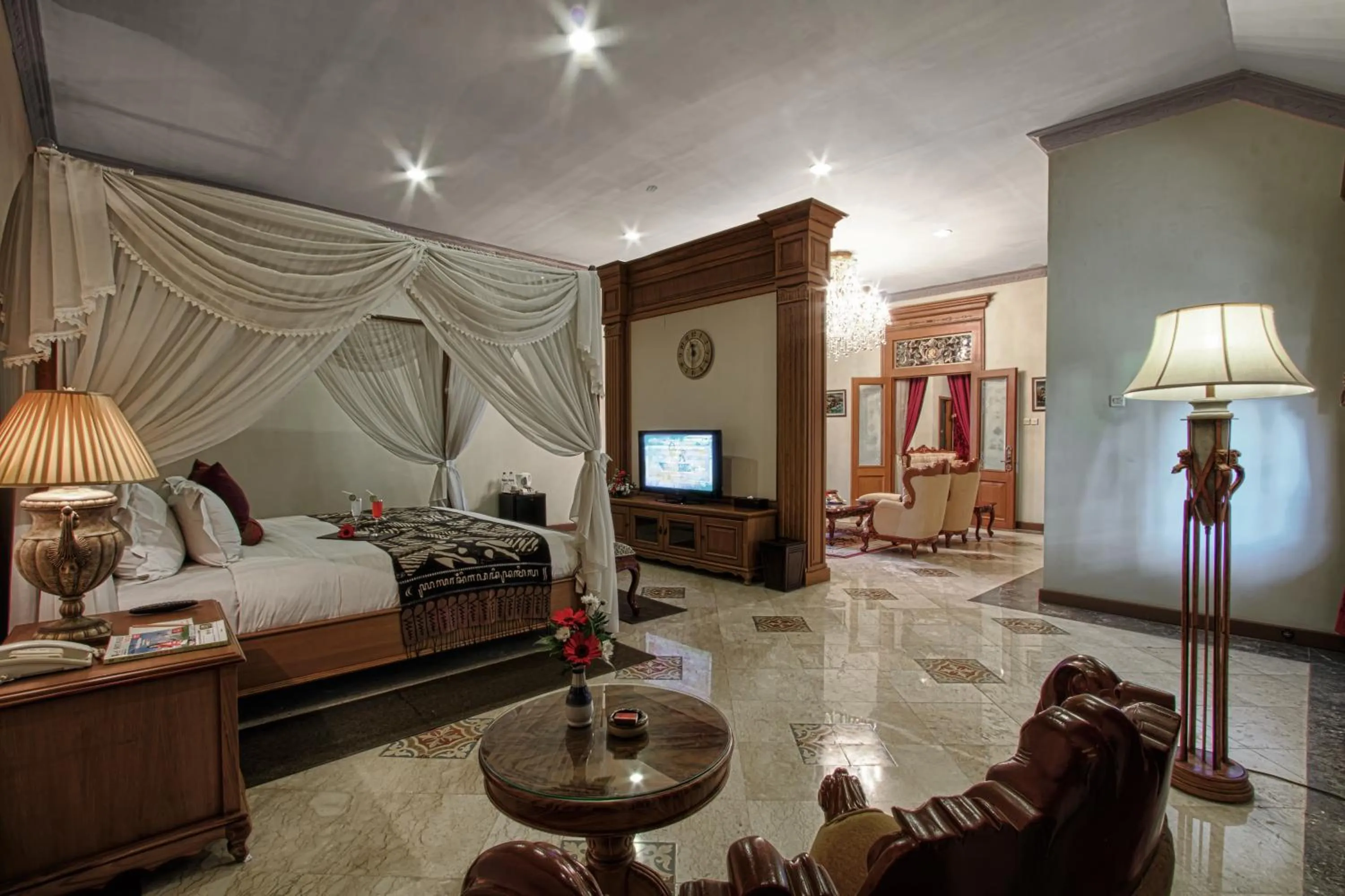 Bedroom, Bed in Kusuma Sahid Prince Hotel Solo