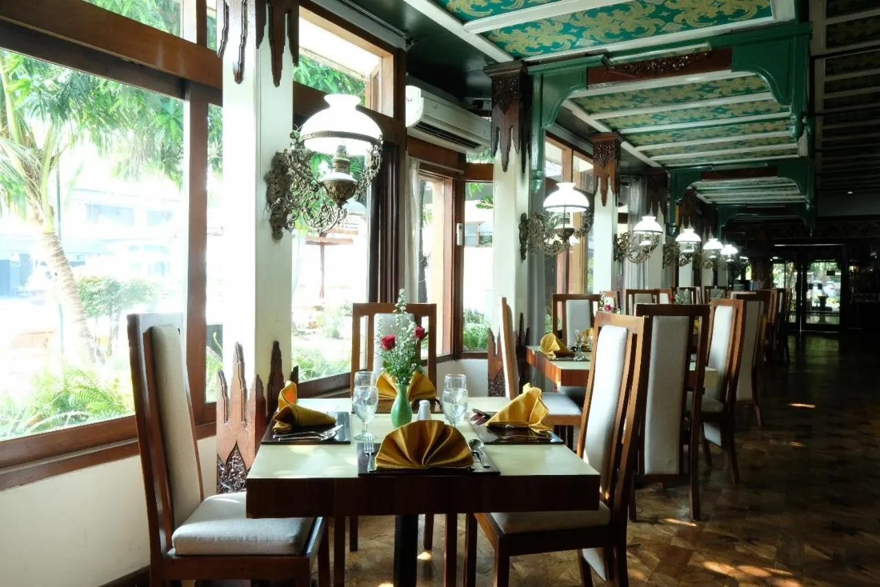 Restaurant/places to eat in Kusuma Sahid Prince Hotel Solo