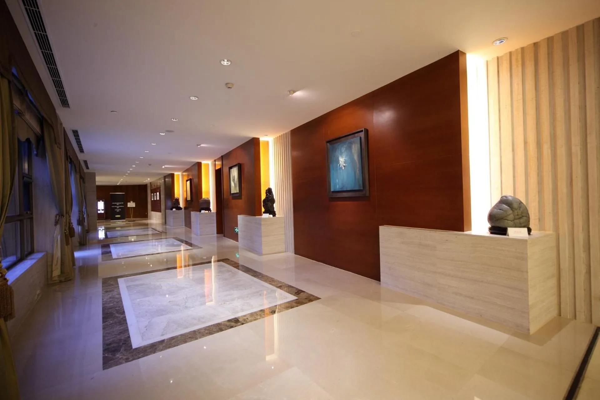 Lobby or reception in Suzhou Tongli Lake View Hotel