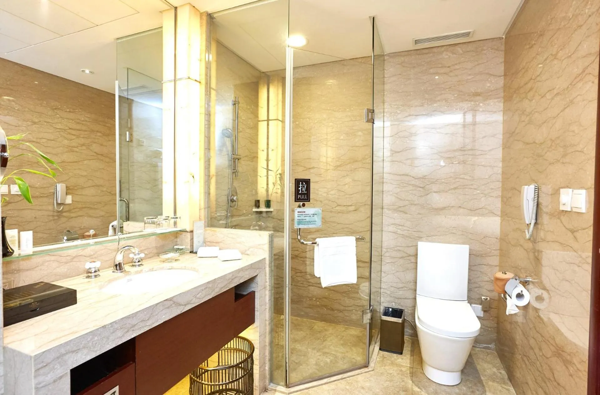 Toilet in Suzhou Tongli Lake View Hotel