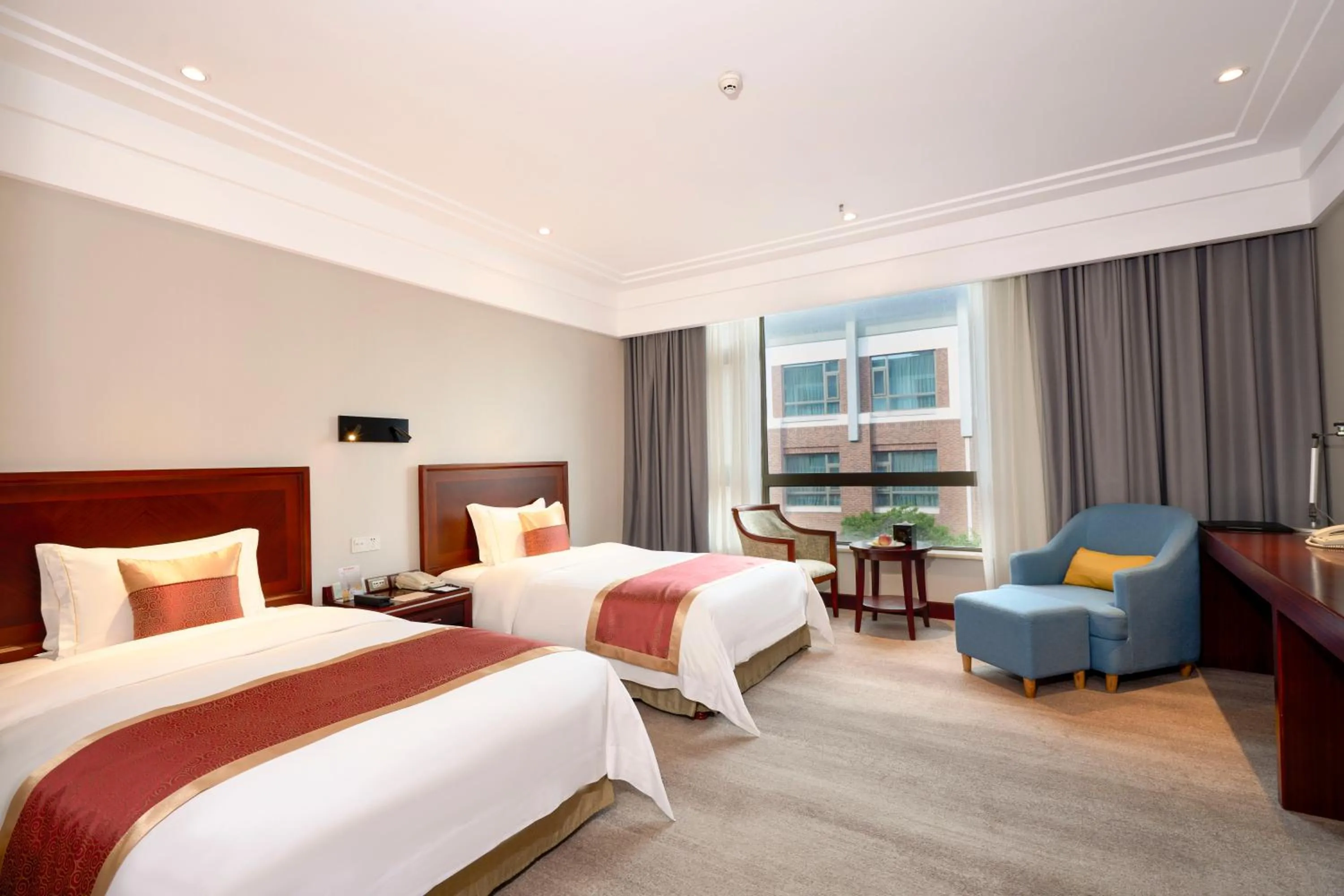 Photo of the whole room, Bed in Suzhou Tongli Lake View Hotel