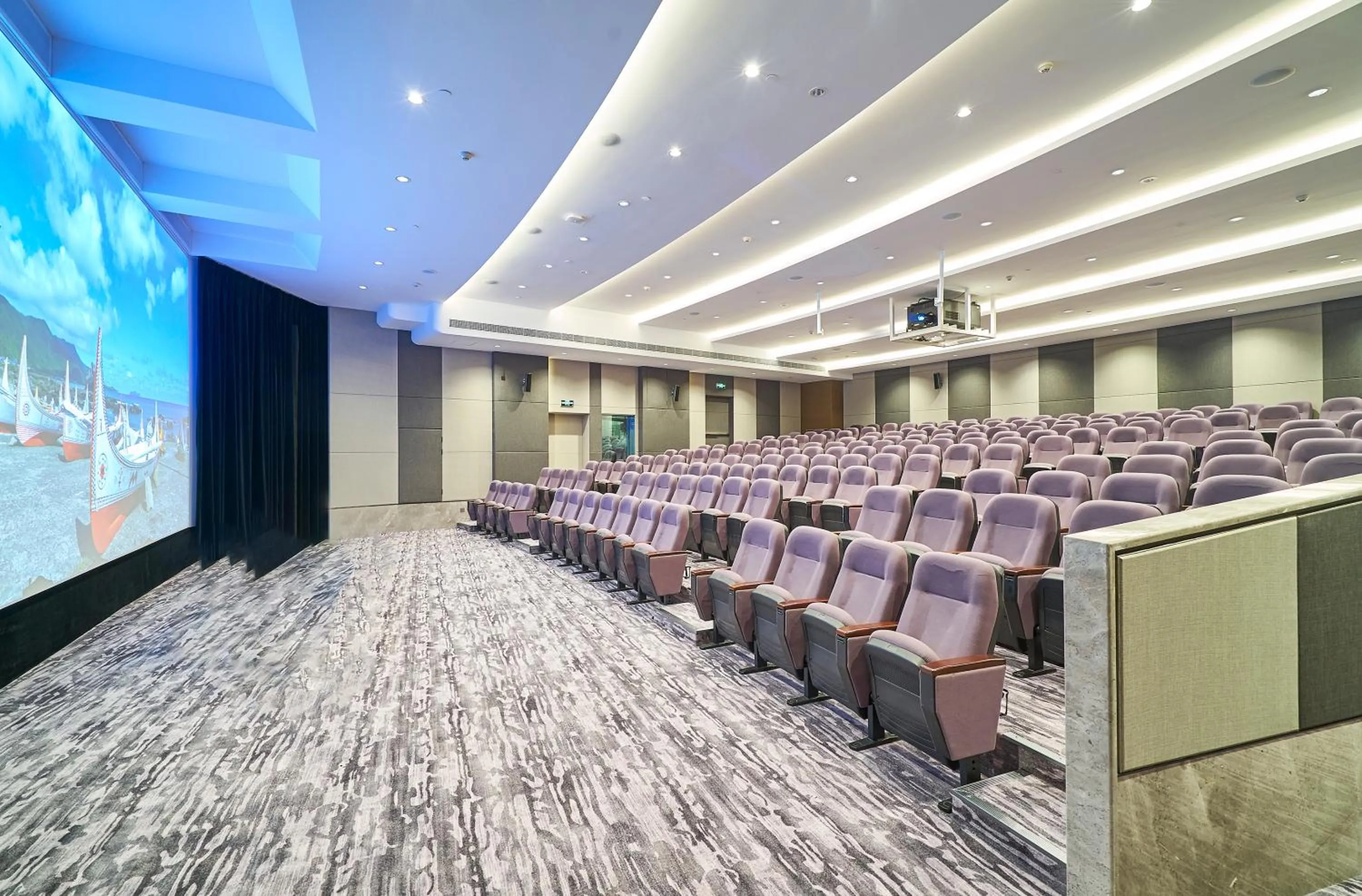 Meeting/conference room in Suzhou Tongli Lake View Hotel