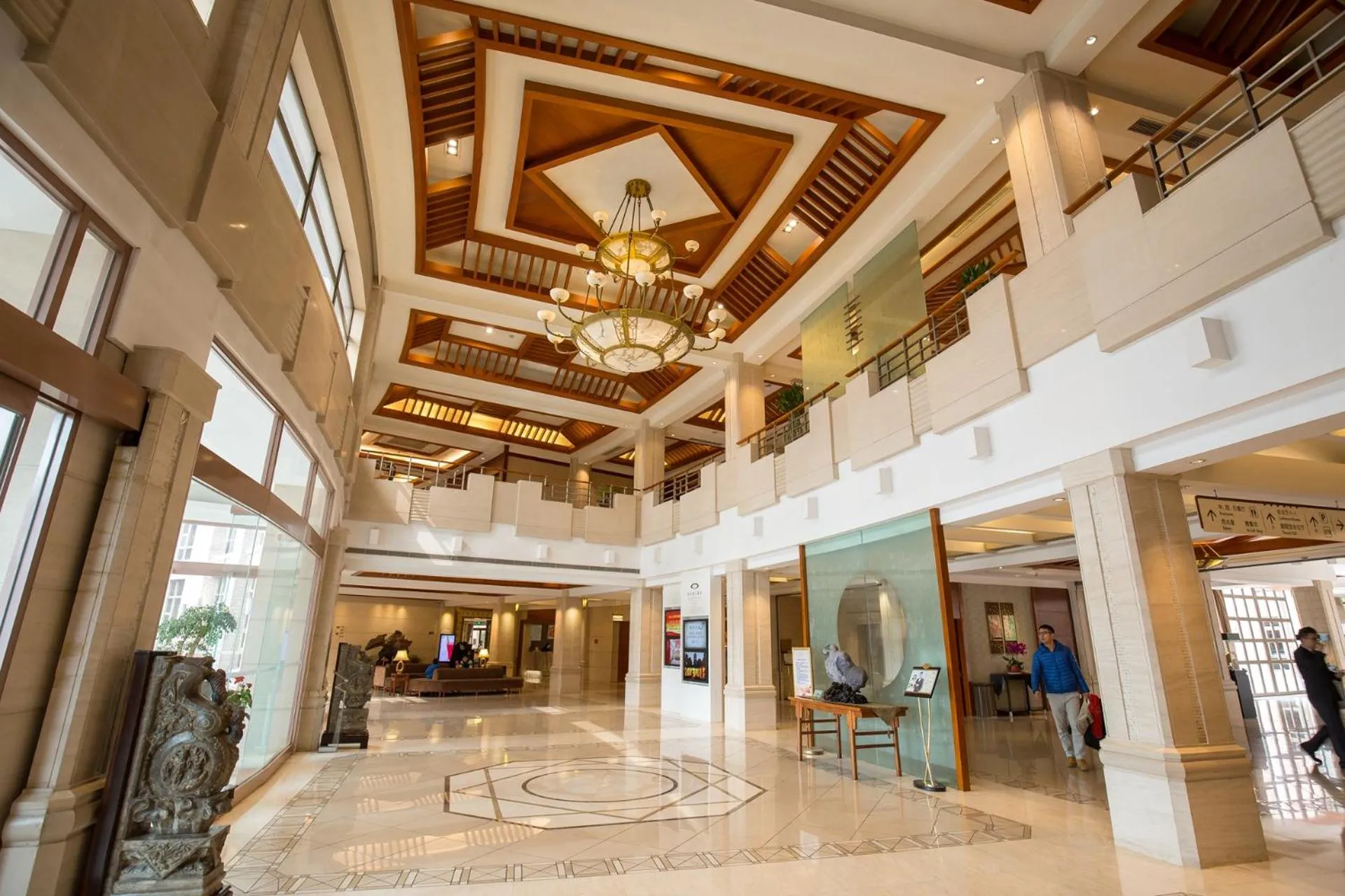 Lobby or reception in Suzhou Tongli Lake View Hotel