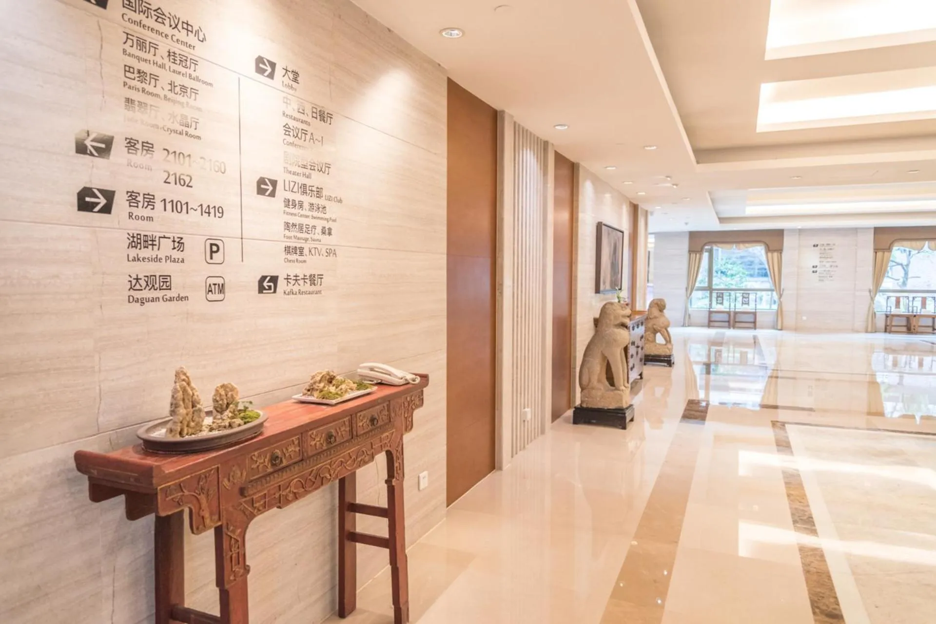 Lobby or reception in Suzhou Tongli Lake View Hotel