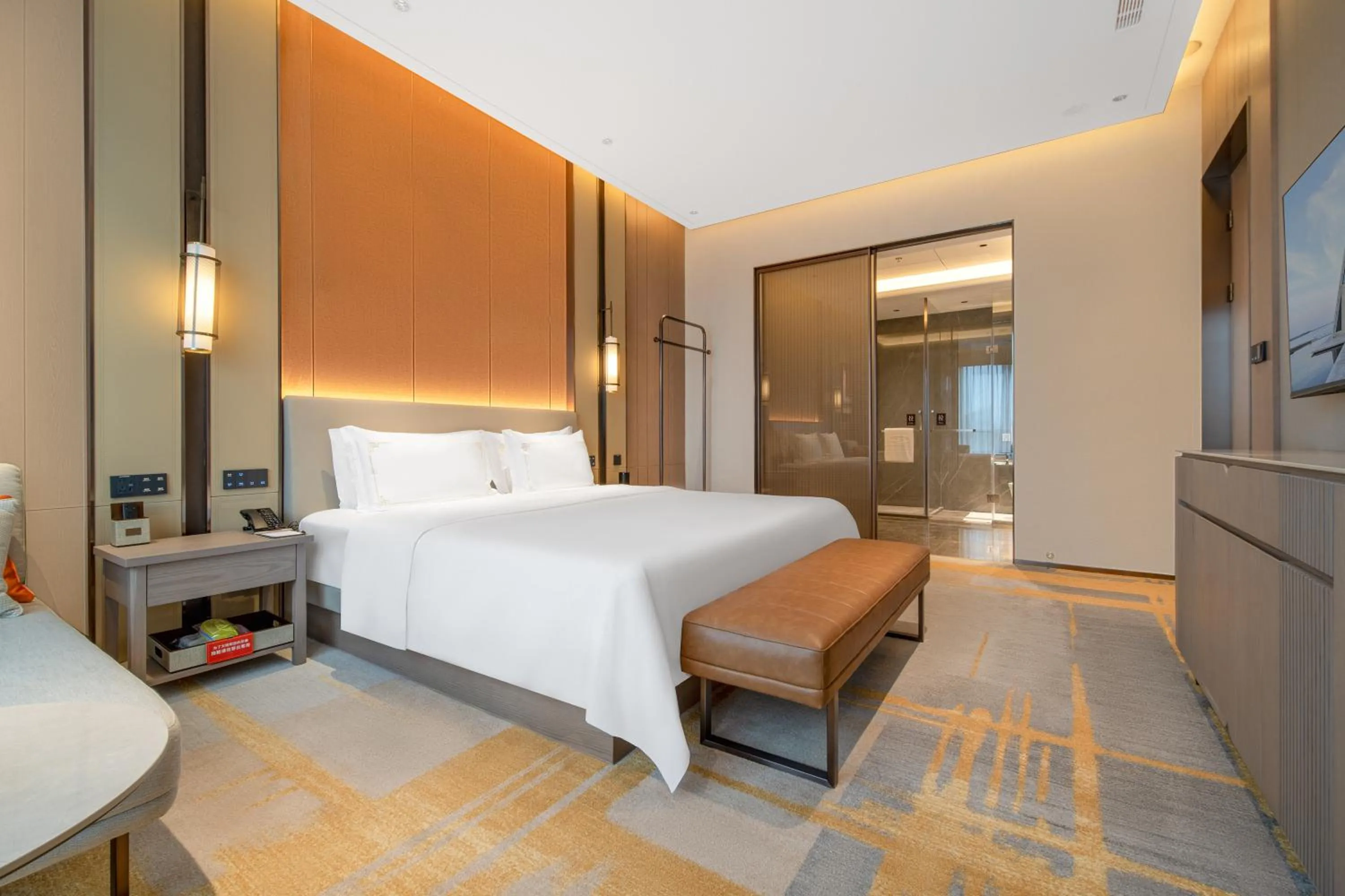 Photo of the whole room, Bed in Suzhou Tongli Lake View Hotel
