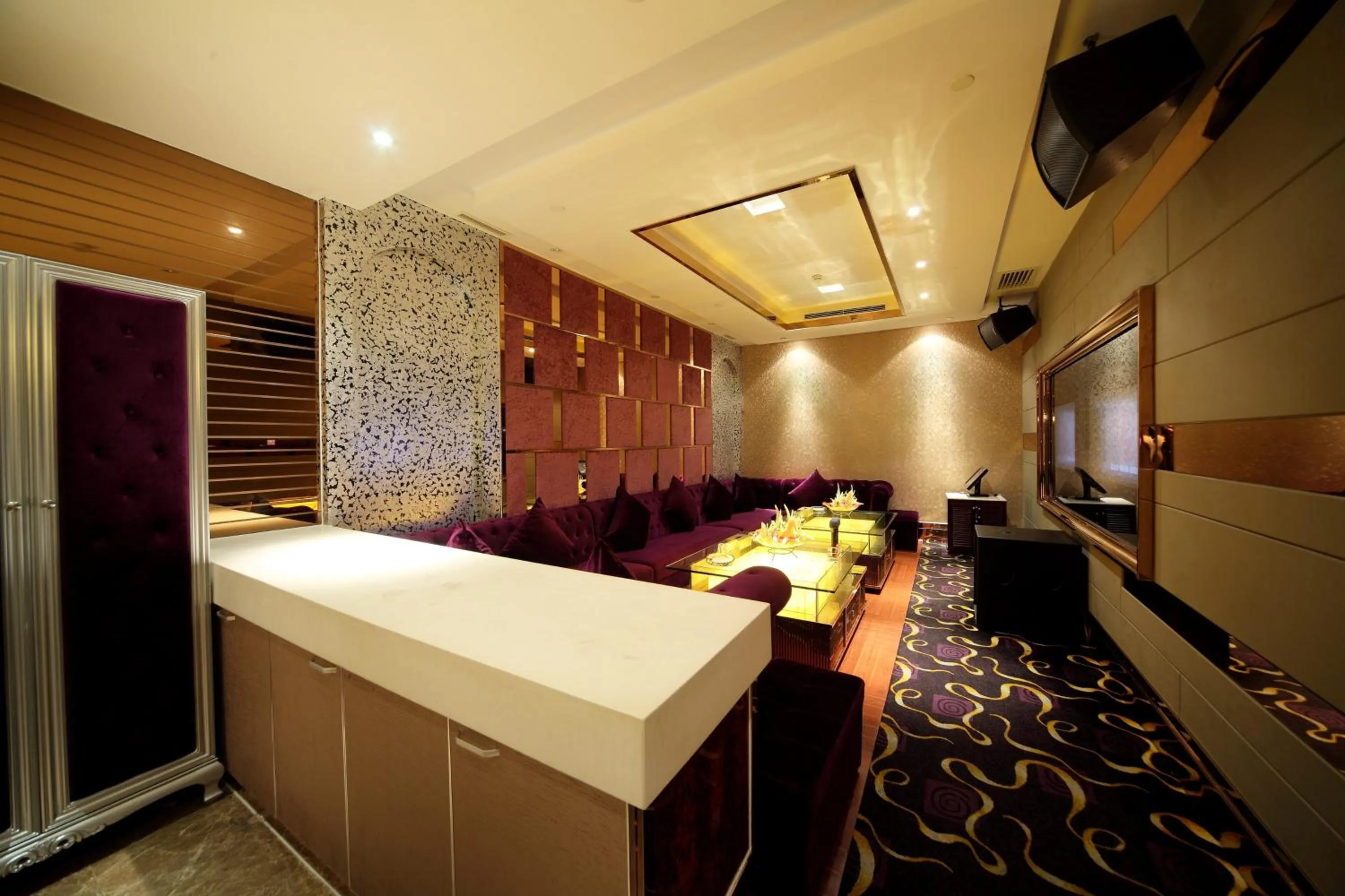Nightclub / DJ in Suzhou Tongli Lake View Hotel