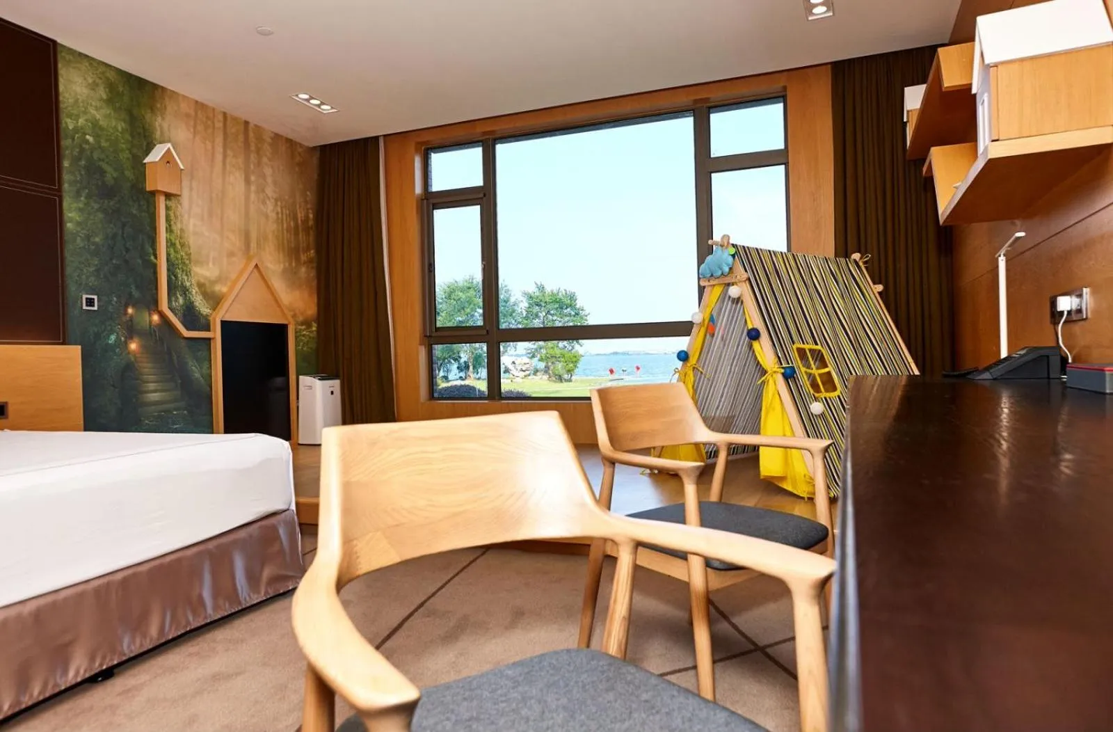 Photo of the whole room, Bed in Suzhou Tongli Lake View Hotel