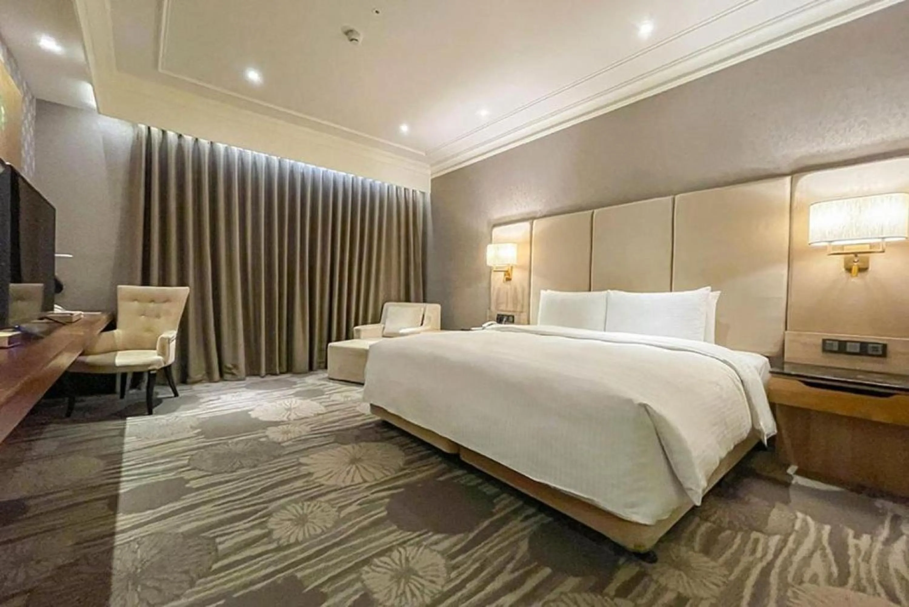 Bedroom, Bed in CHECK inn Select Tainan Yongkang