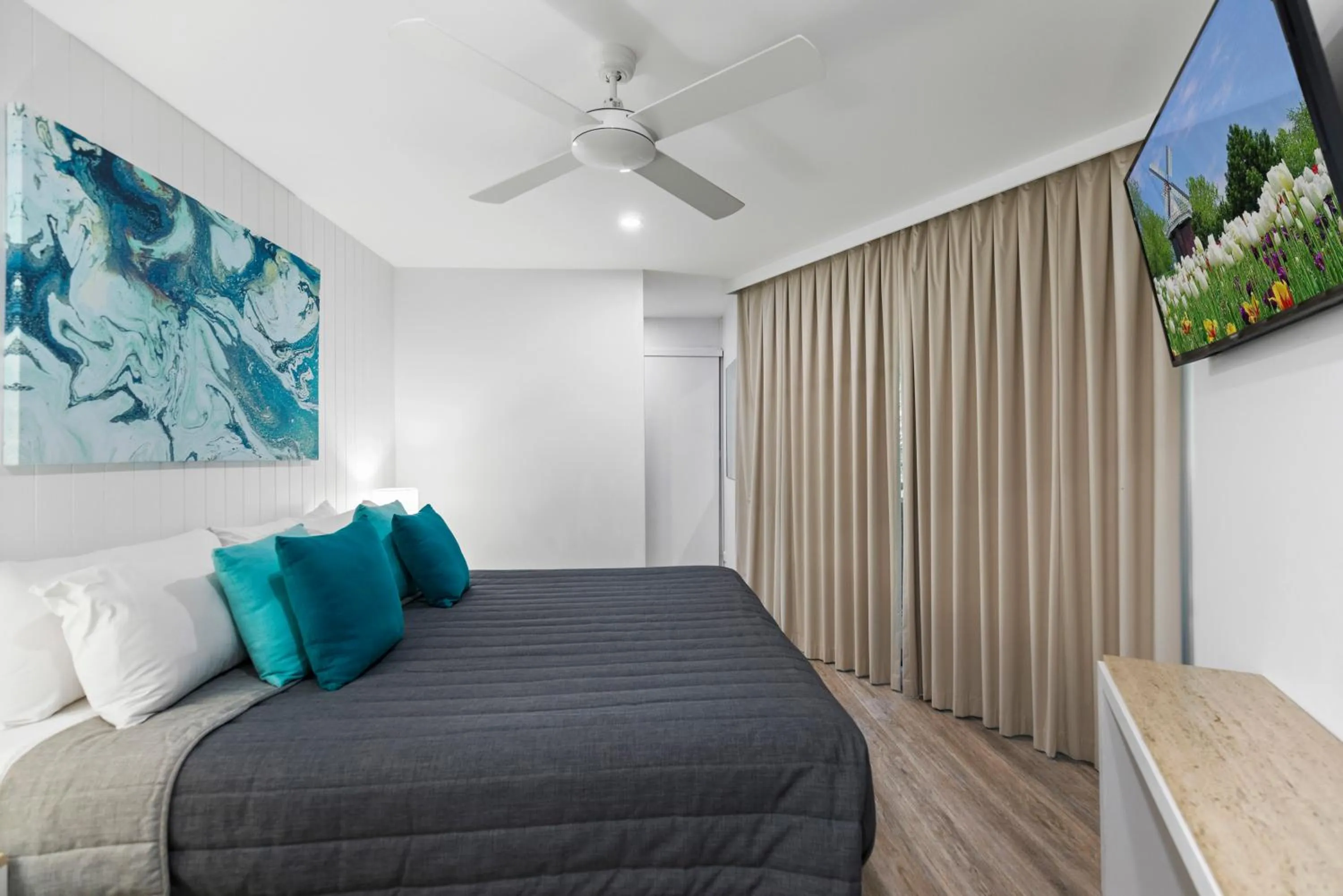 Bedroom, Bed in Ocean Breeze Resort