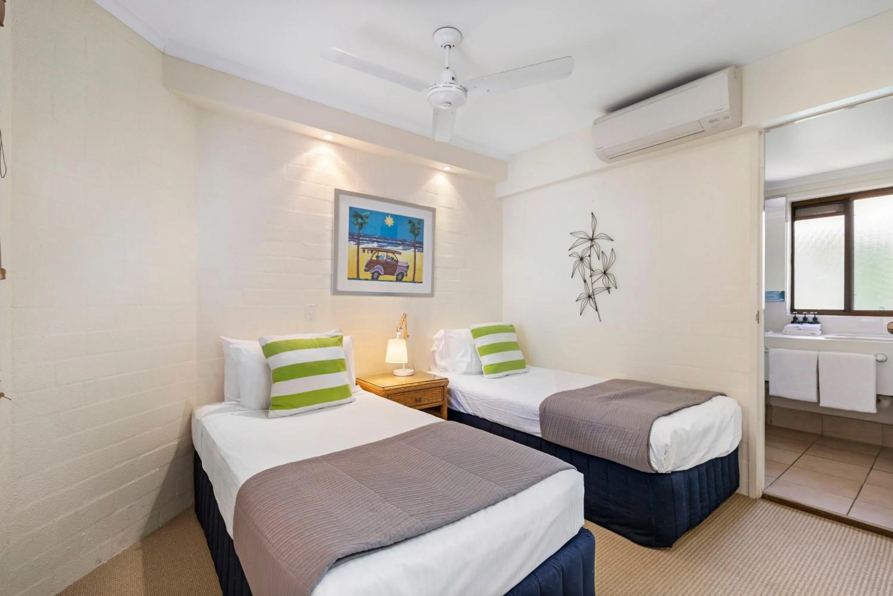 Bedroom, Bed in Ocean Breeze Resort