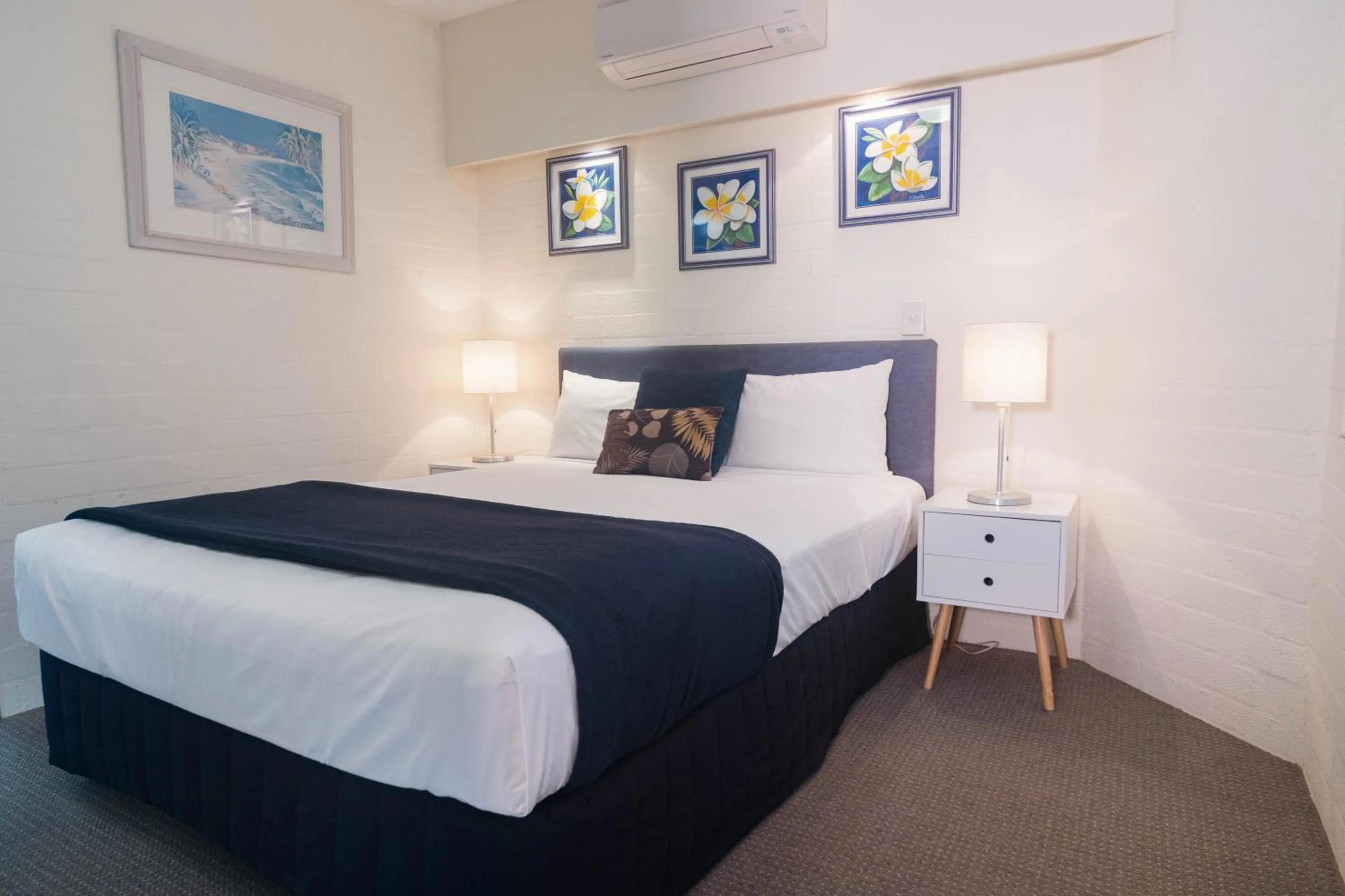 Bedroom, Bed in Ocean Breeze Resort