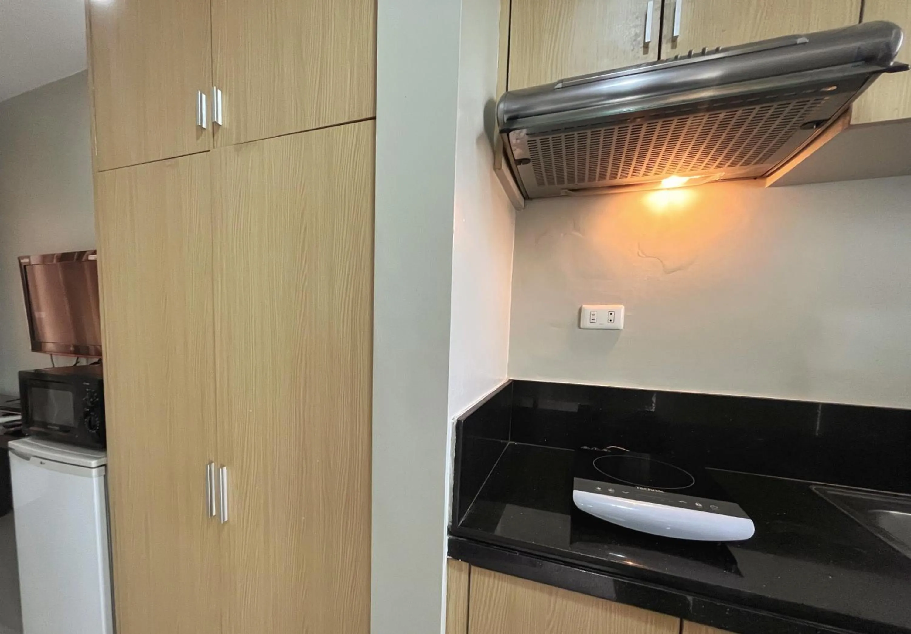 Kitchen or kitchenette in Rumi Apartelle Hotel