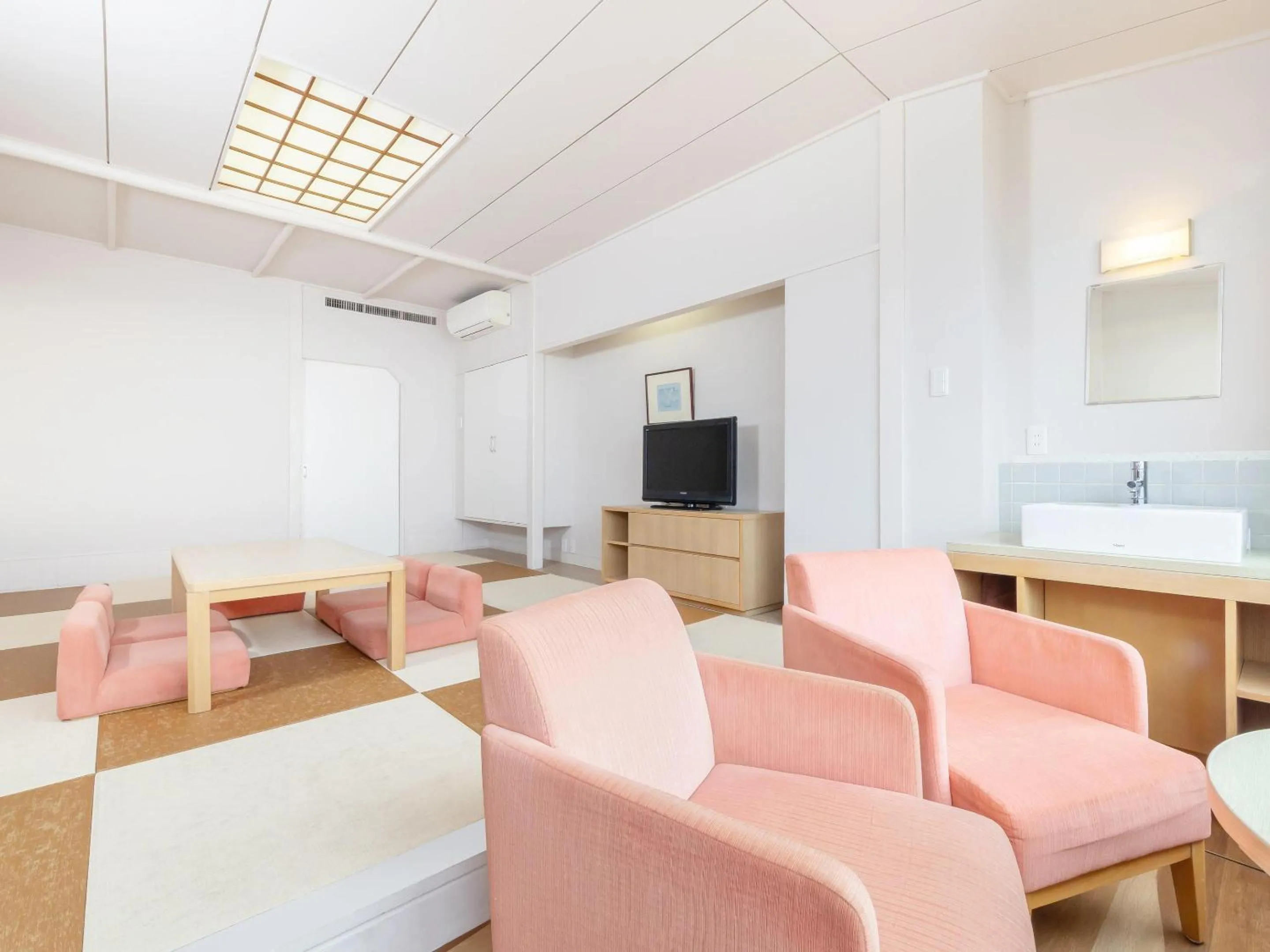 Photo of the whole room in Shirahama Ocean Resort