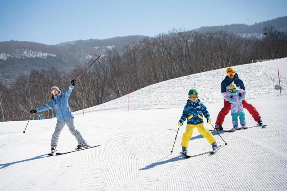 Skiing in Minakami Kogen Hotel 200