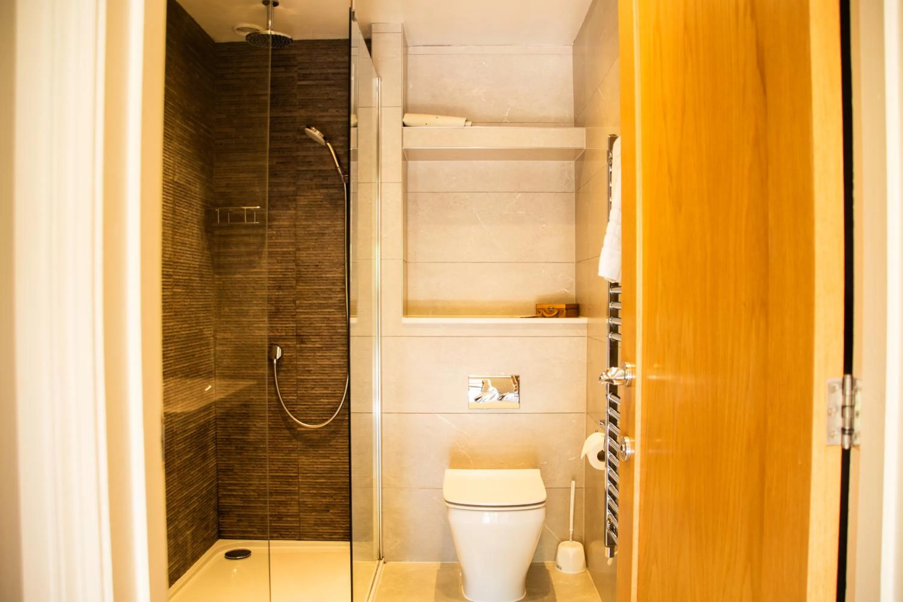 Shower in Crown and Garter