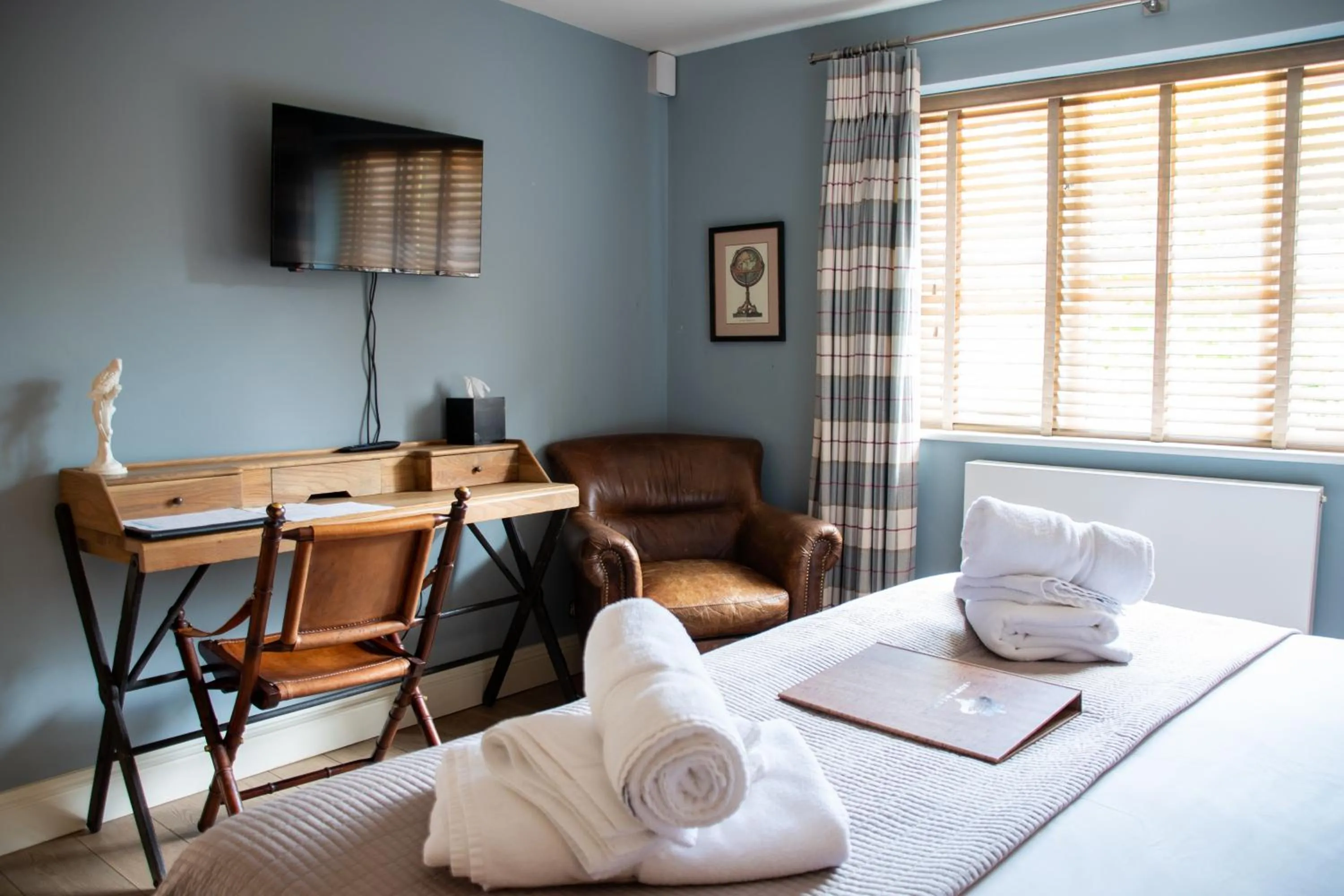 Bed in Crown and Garter