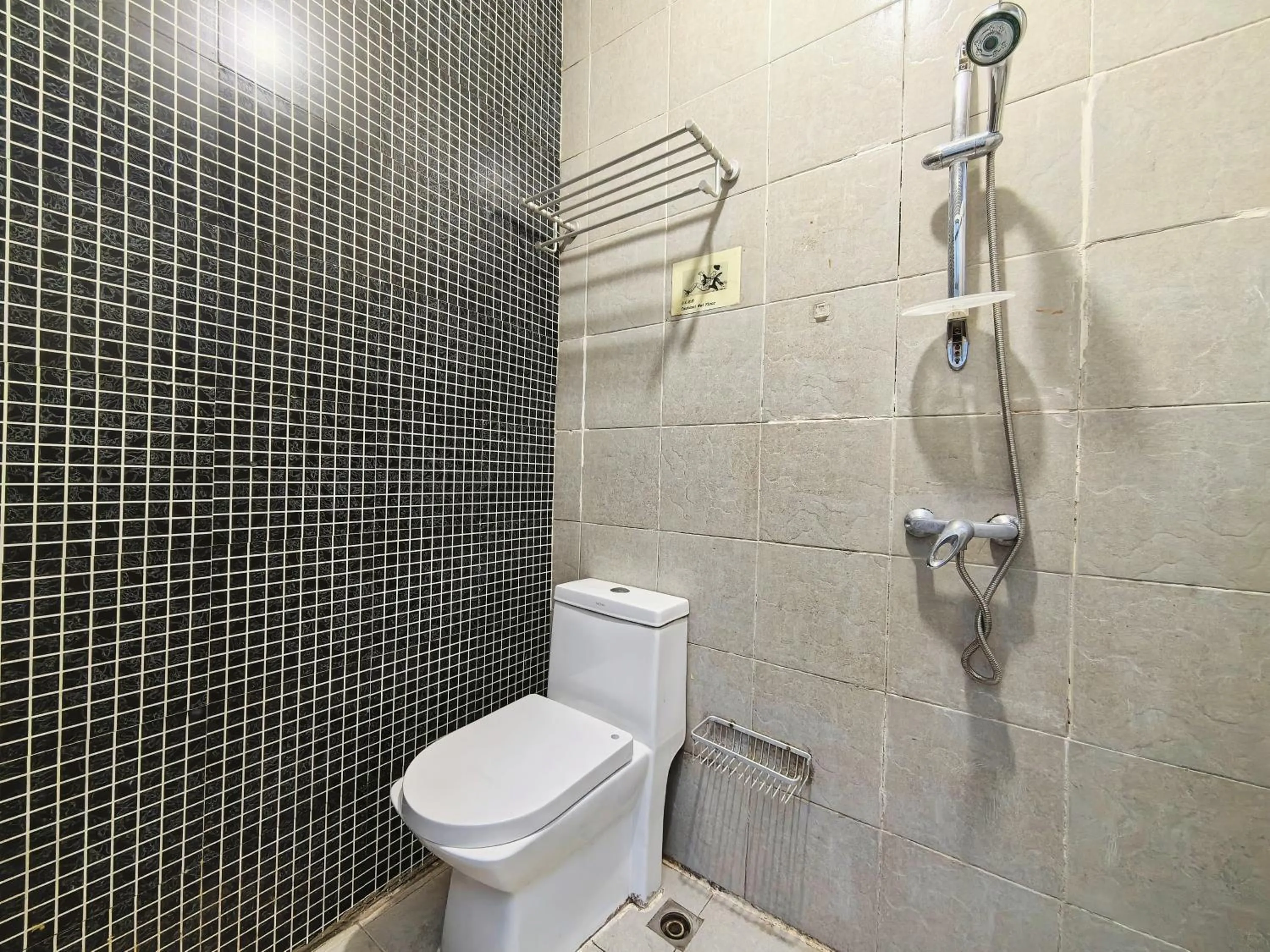 Toilet in Nova Traveller's Lodge