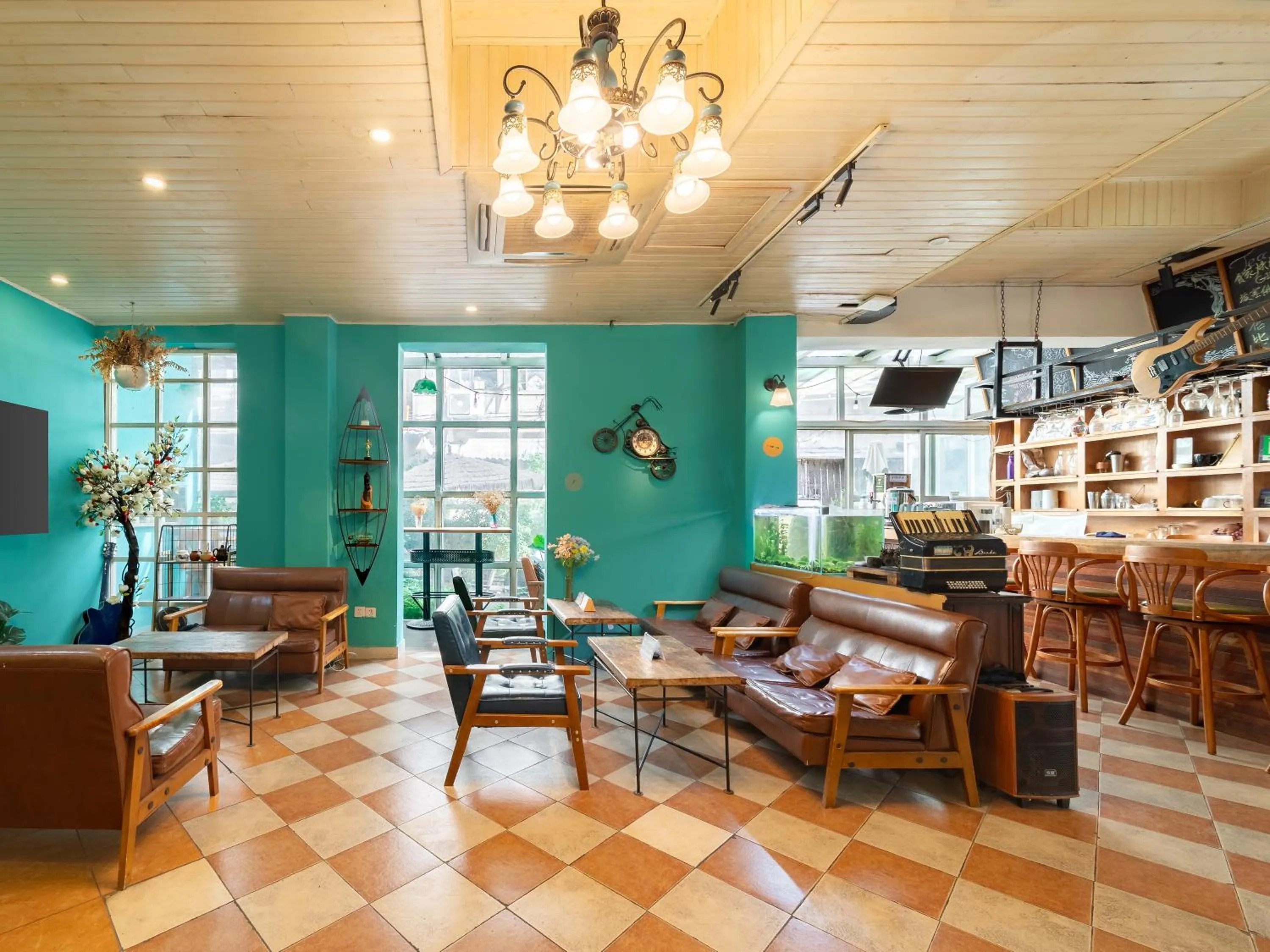 Communal lounge/ TV room in Nova Traveller's Lodge