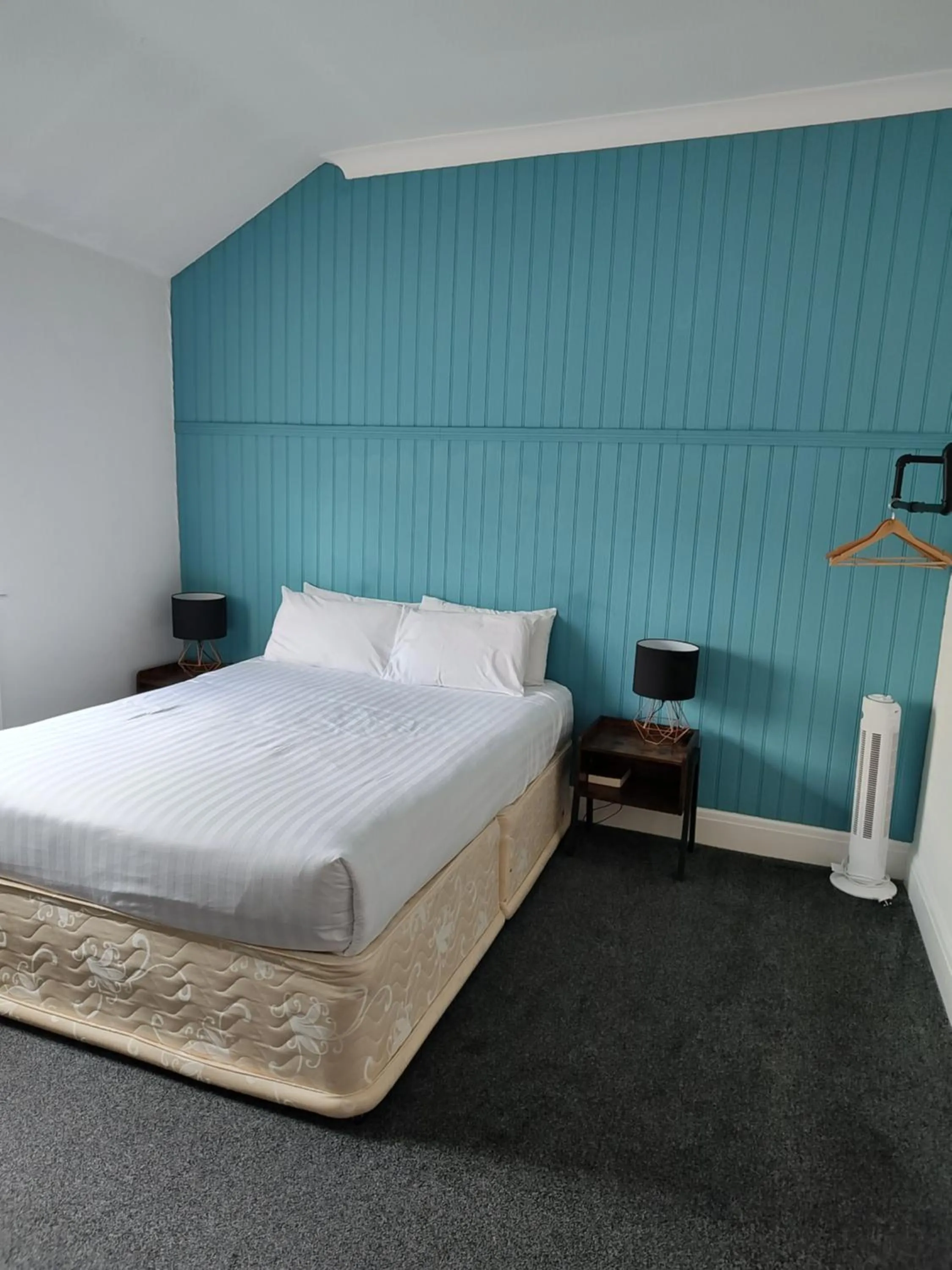 Bedroom, Bed in The Northwick Arms Hotel