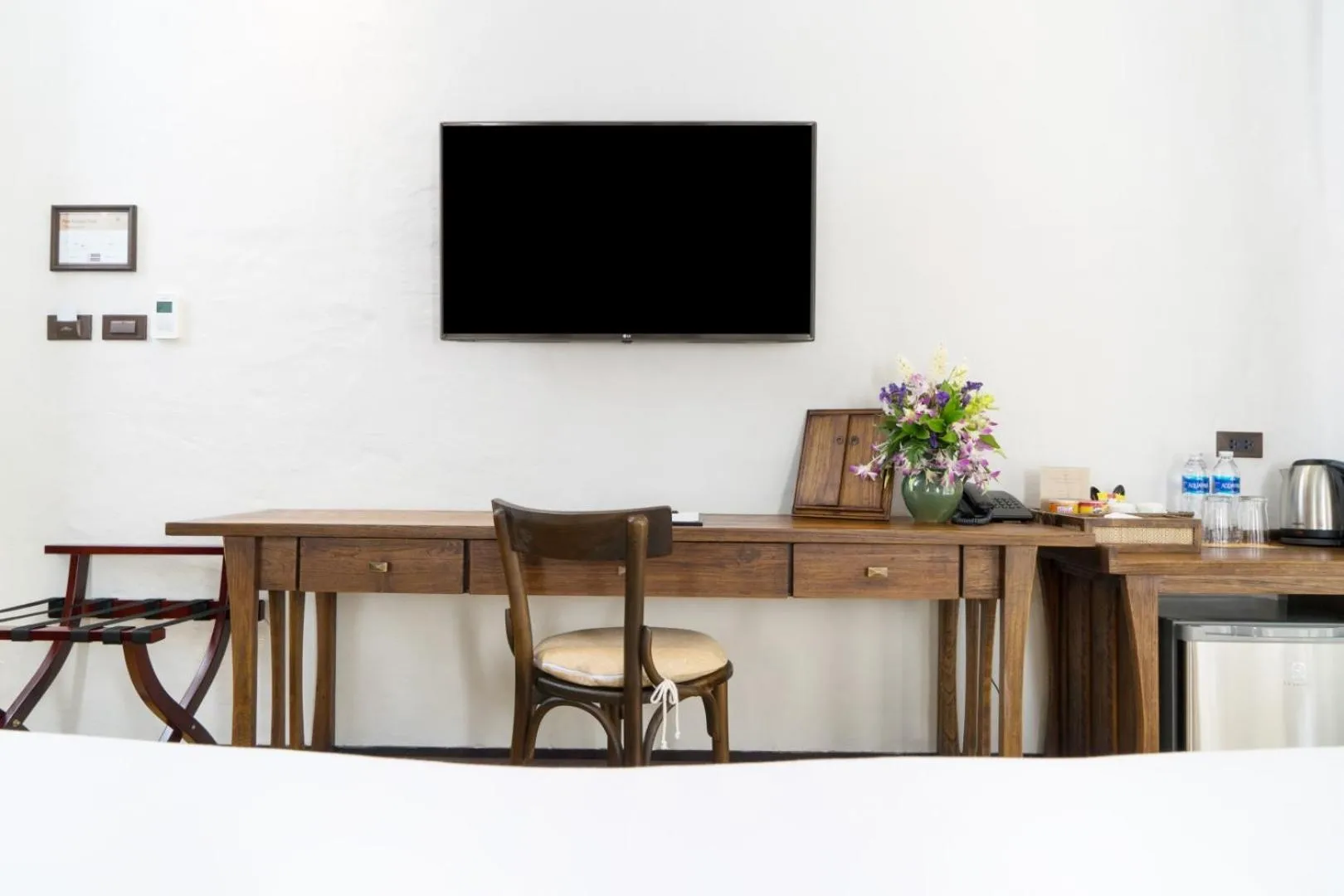 TV and multimedia in Shinnabhura Historic Boutique Hotel