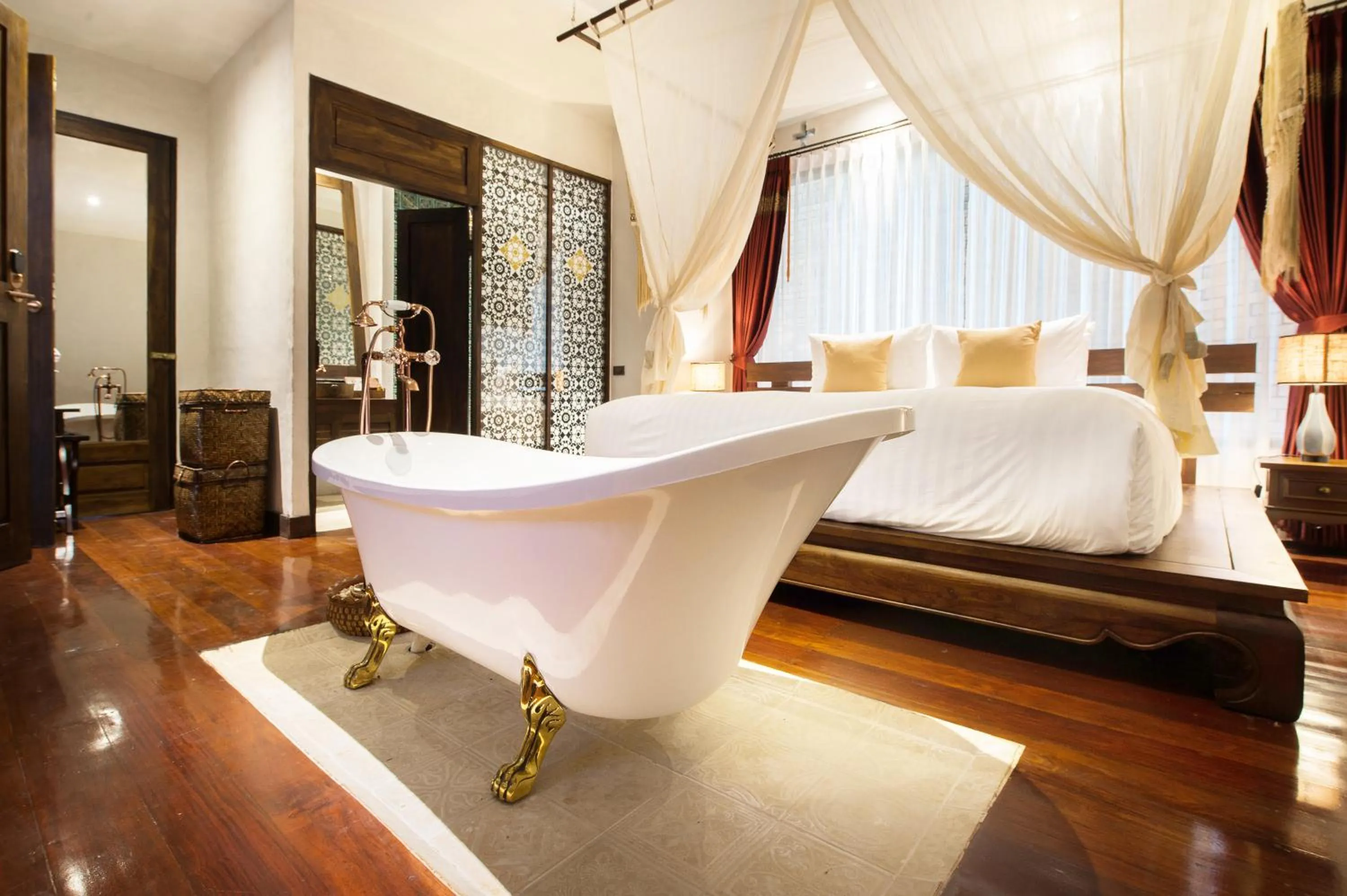 Bed in Shinnabhura Historic Boutique Hotel