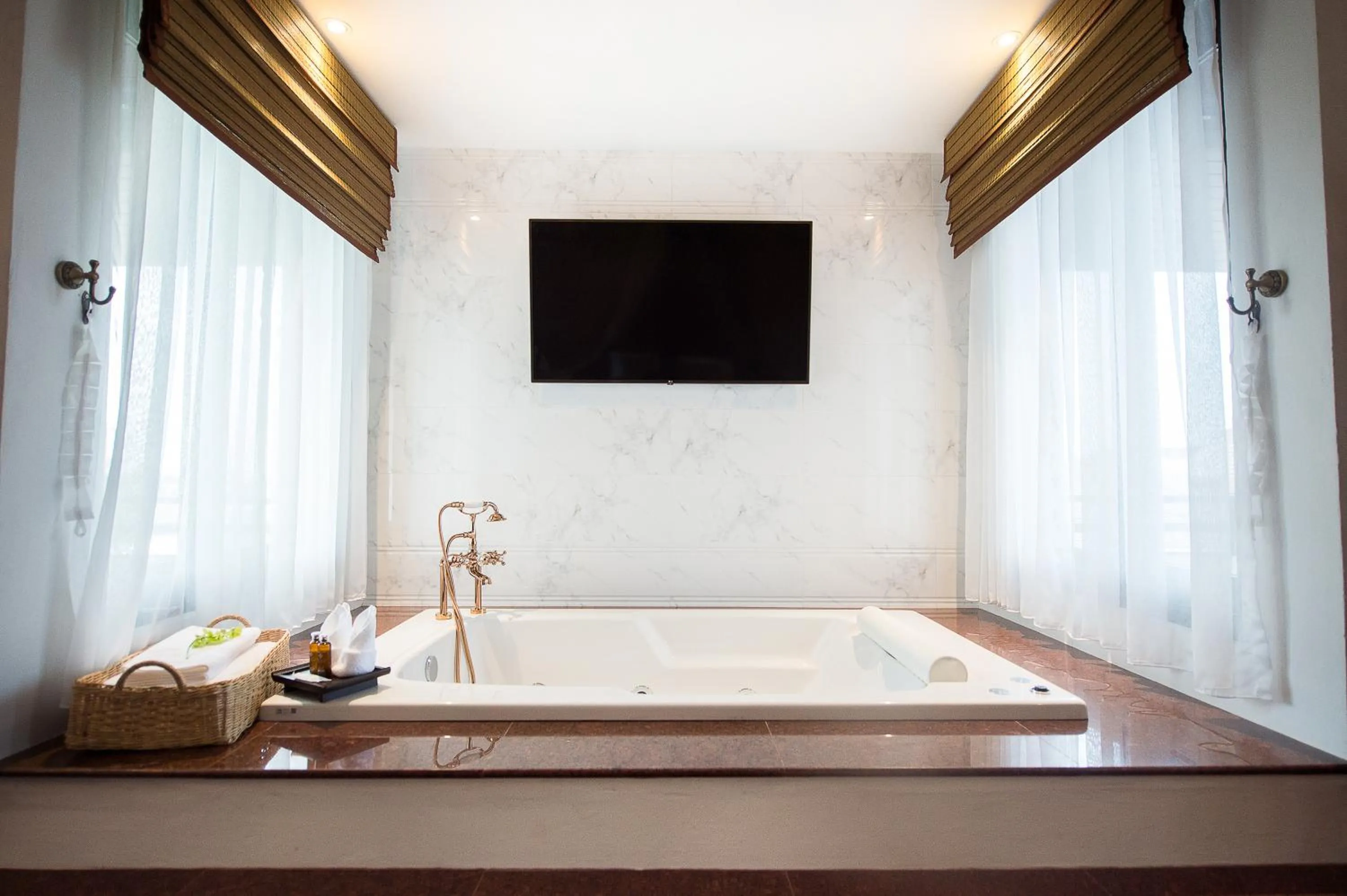 TV and multimedia in Shinnabhura Historic Boutique Hotel