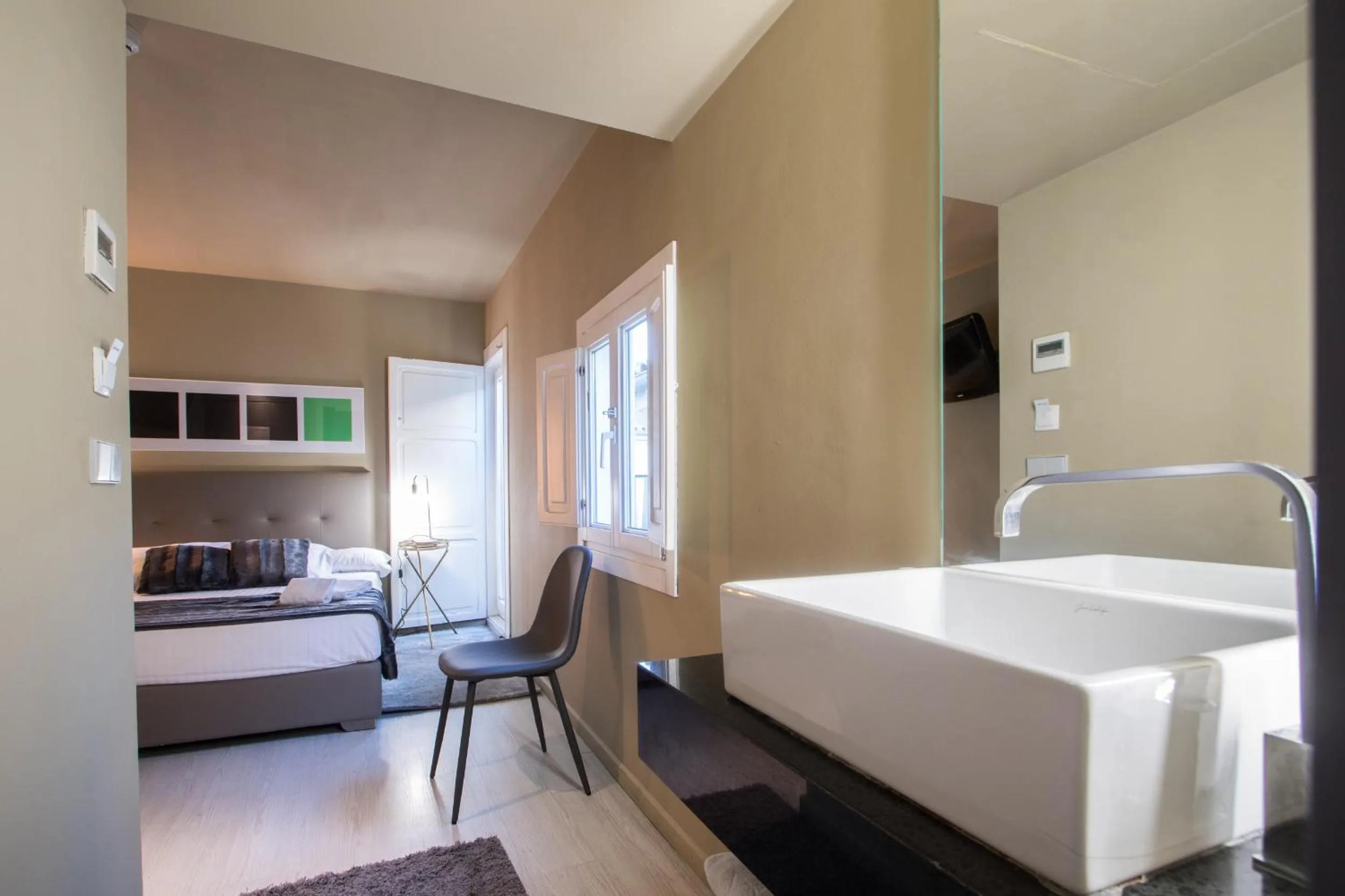 Bed in Cosy Rooms Tapinería