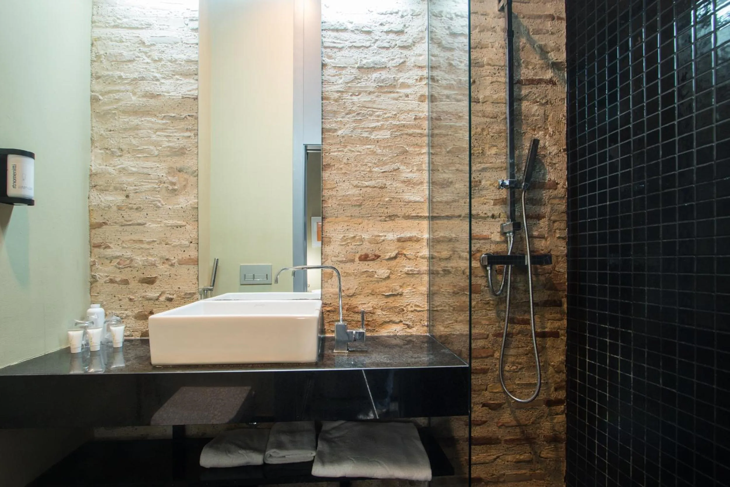 Shower in Cosy Rooms Tapinería